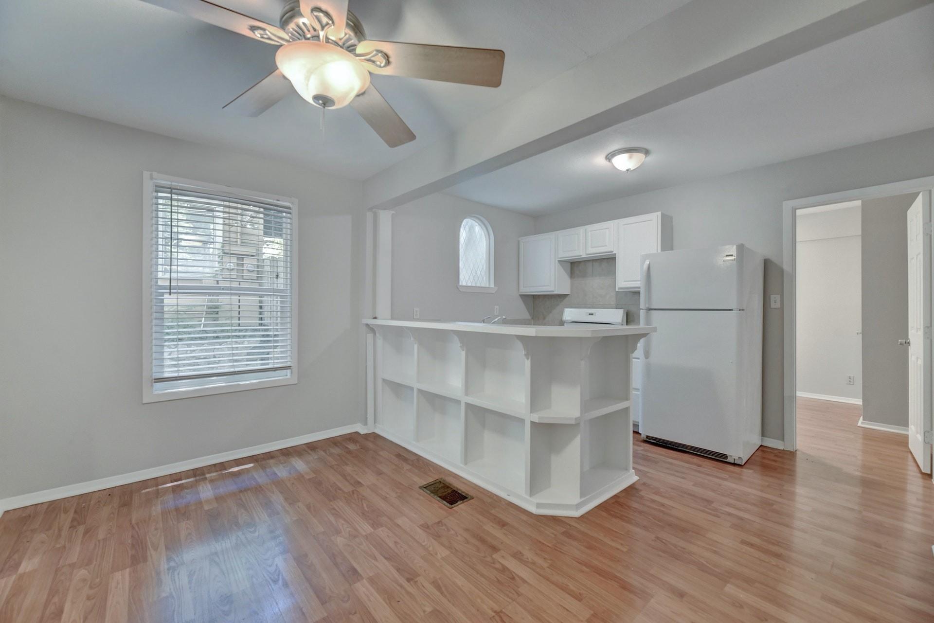 2712 Whitis Ave #b Property Photo 2