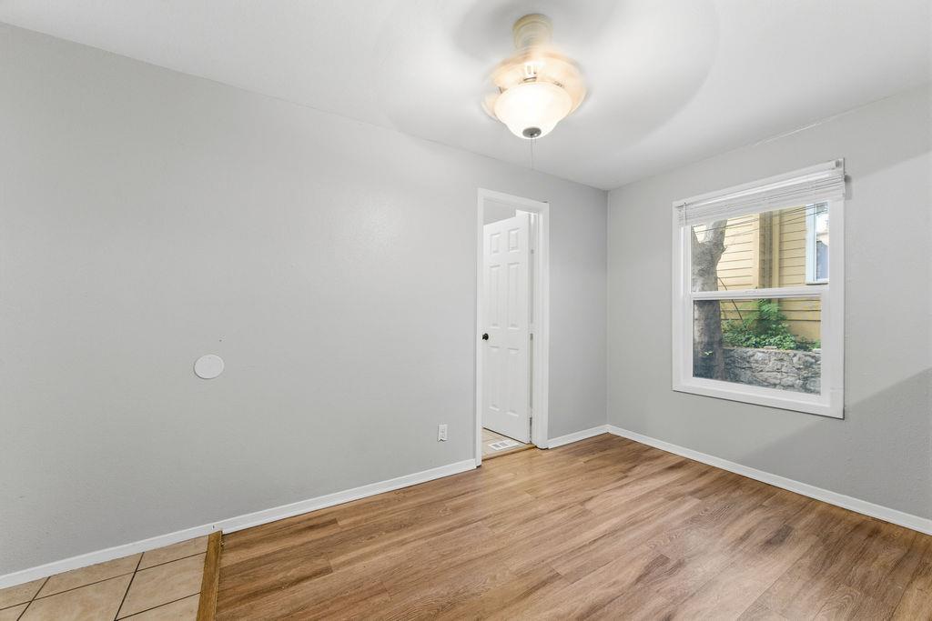 2712 Whitis Ave #b Property Photo 2