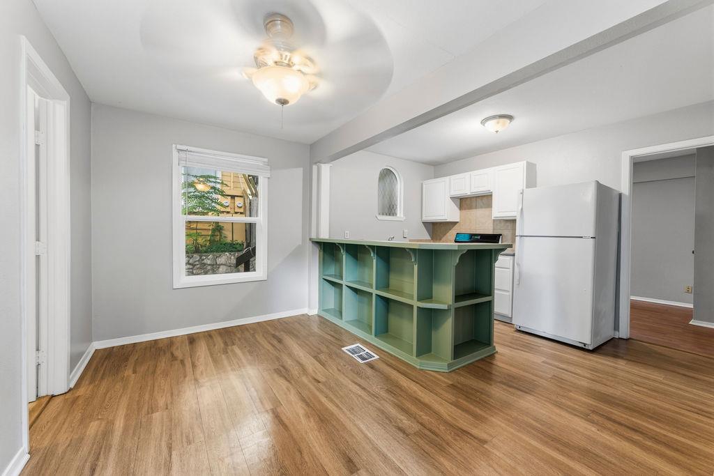 2712 Whitis Ave #b Property Photo 3