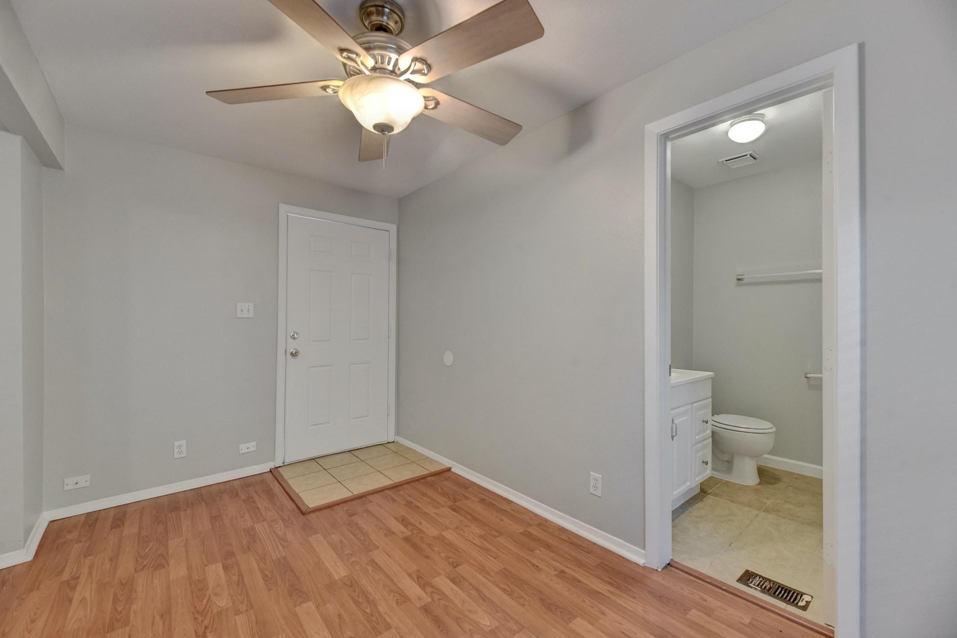 2712 Whitis Ave #b Property Photo 4