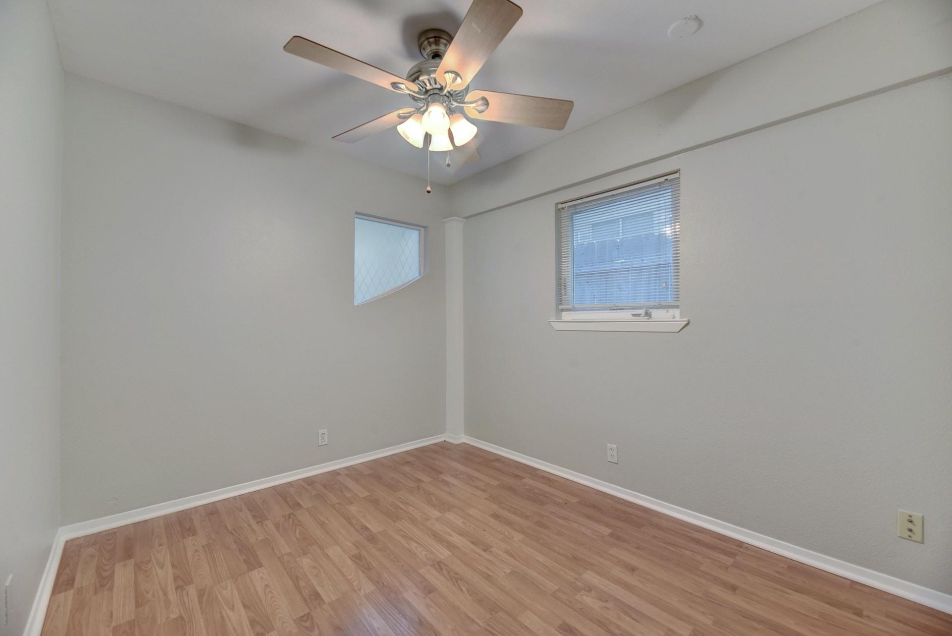 2712 Whitis Ave #b Property Photo 8