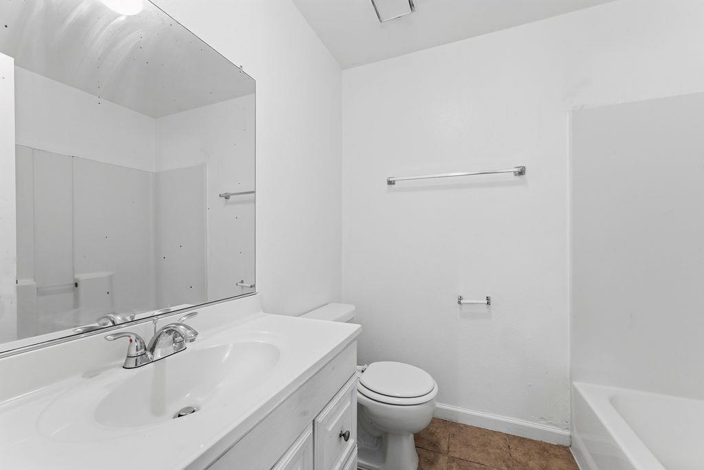 2712 Whitis Ave #b Property Photo 8