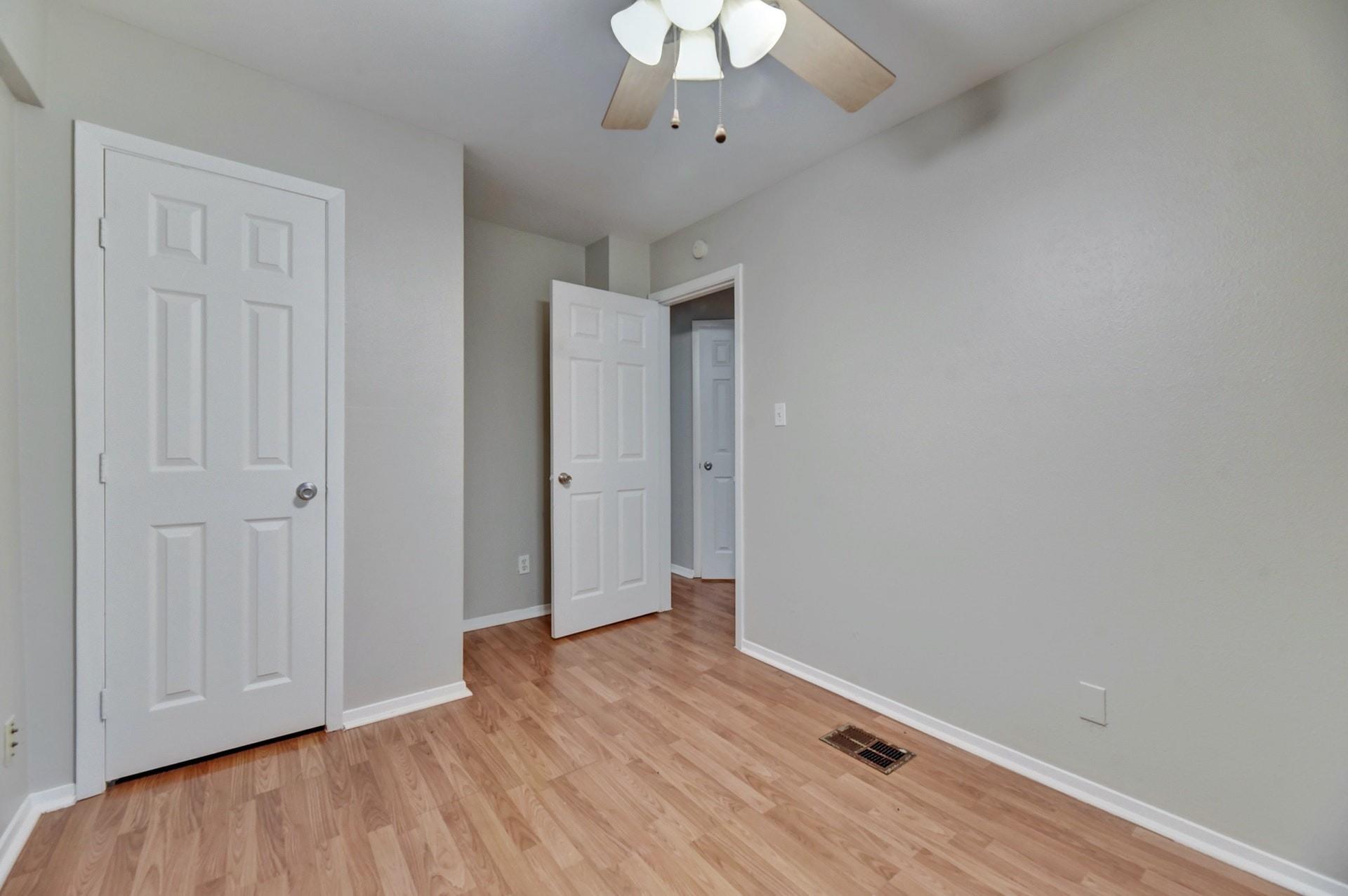 2712 Whitis Ave #b Property Photo 9