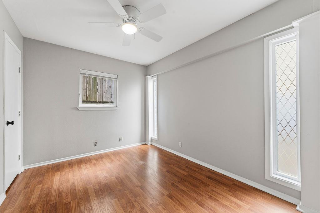 2712 Whitis Ave #b Property Photo 9