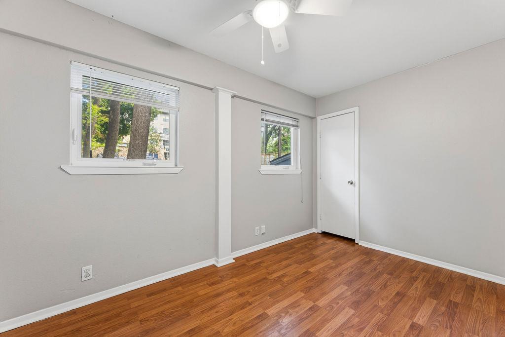2712 Whitis Ave #b Property Photo 10