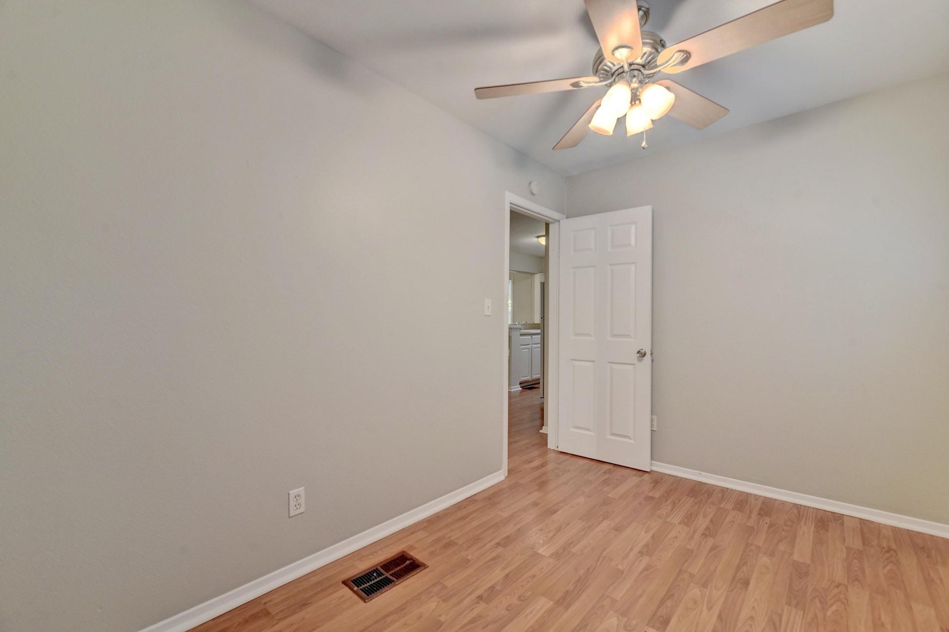 2712 Whitis Ave #b Property Photo 11