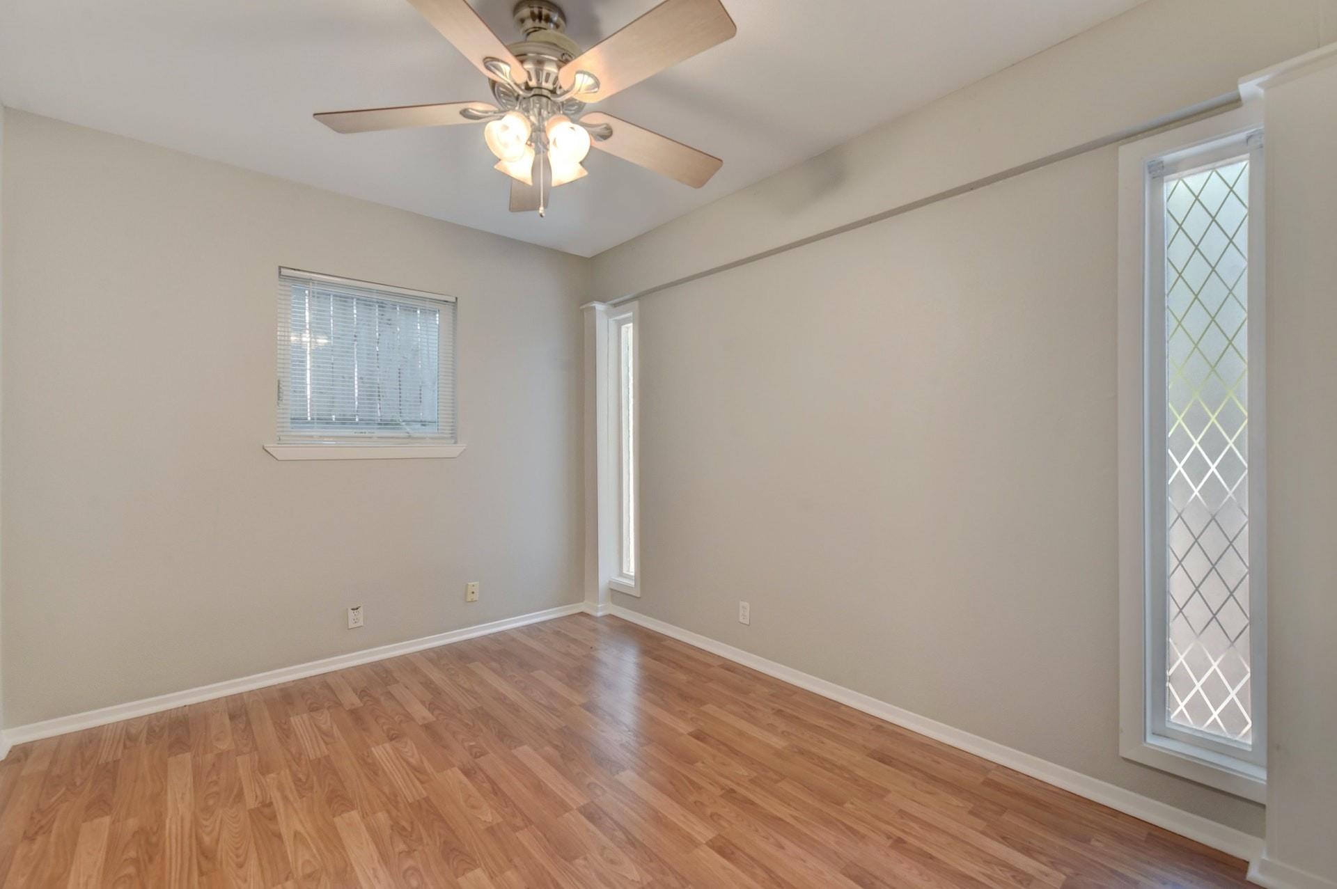 2712 Whitis Ave #b Property Photo 12