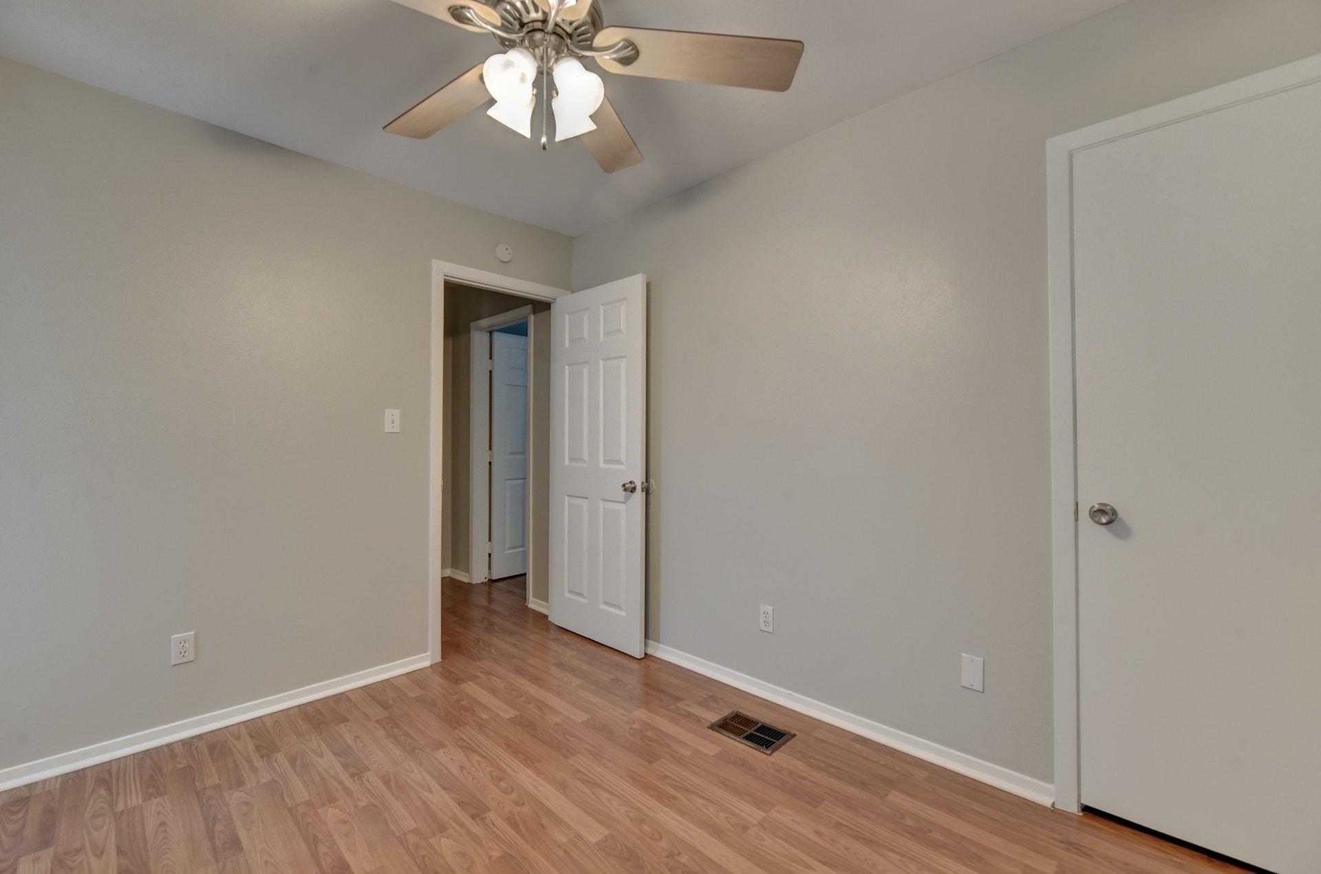 2712 Whitis Ave #b Property Photo 13