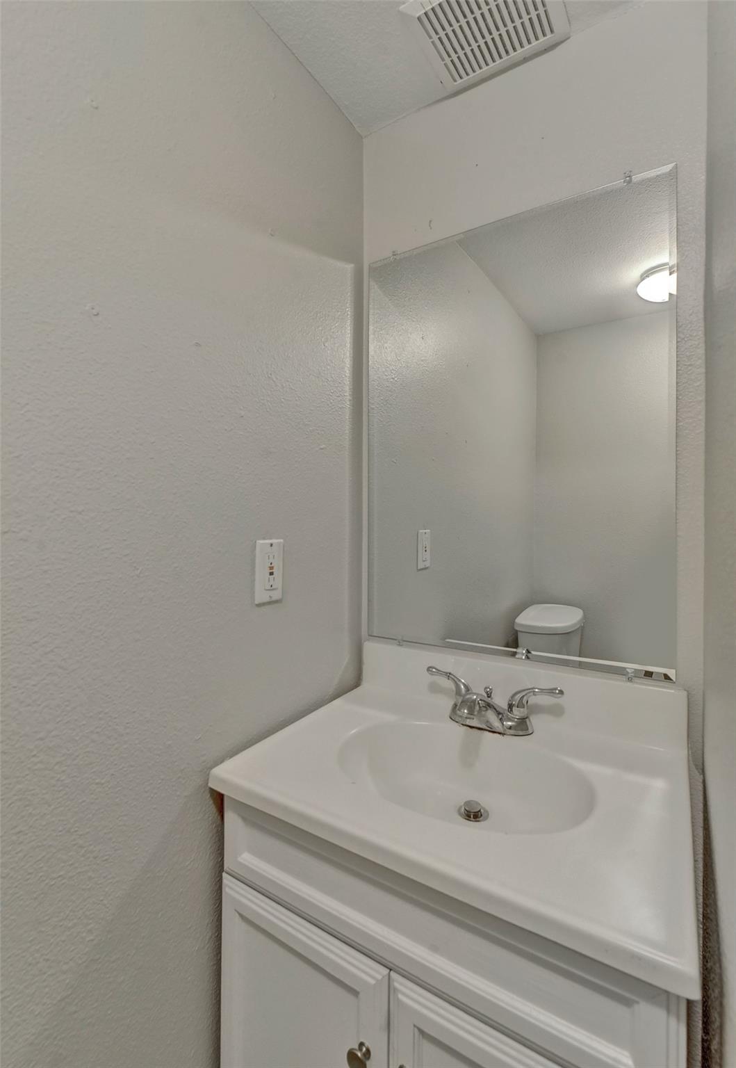 2712 Whitis Ave #b Property Photo 16