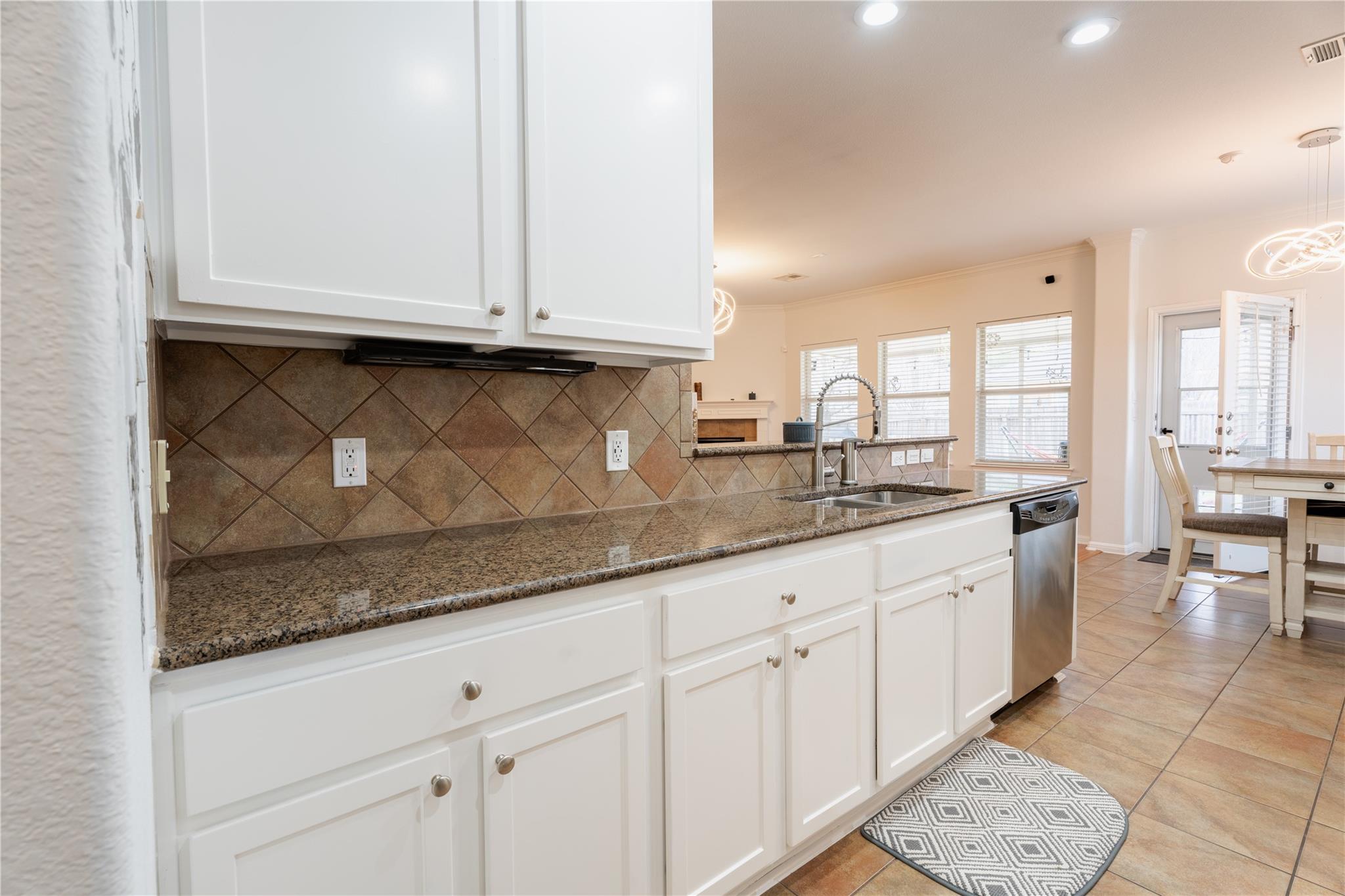 7733 Buckmeadow Dr Property Photo 7