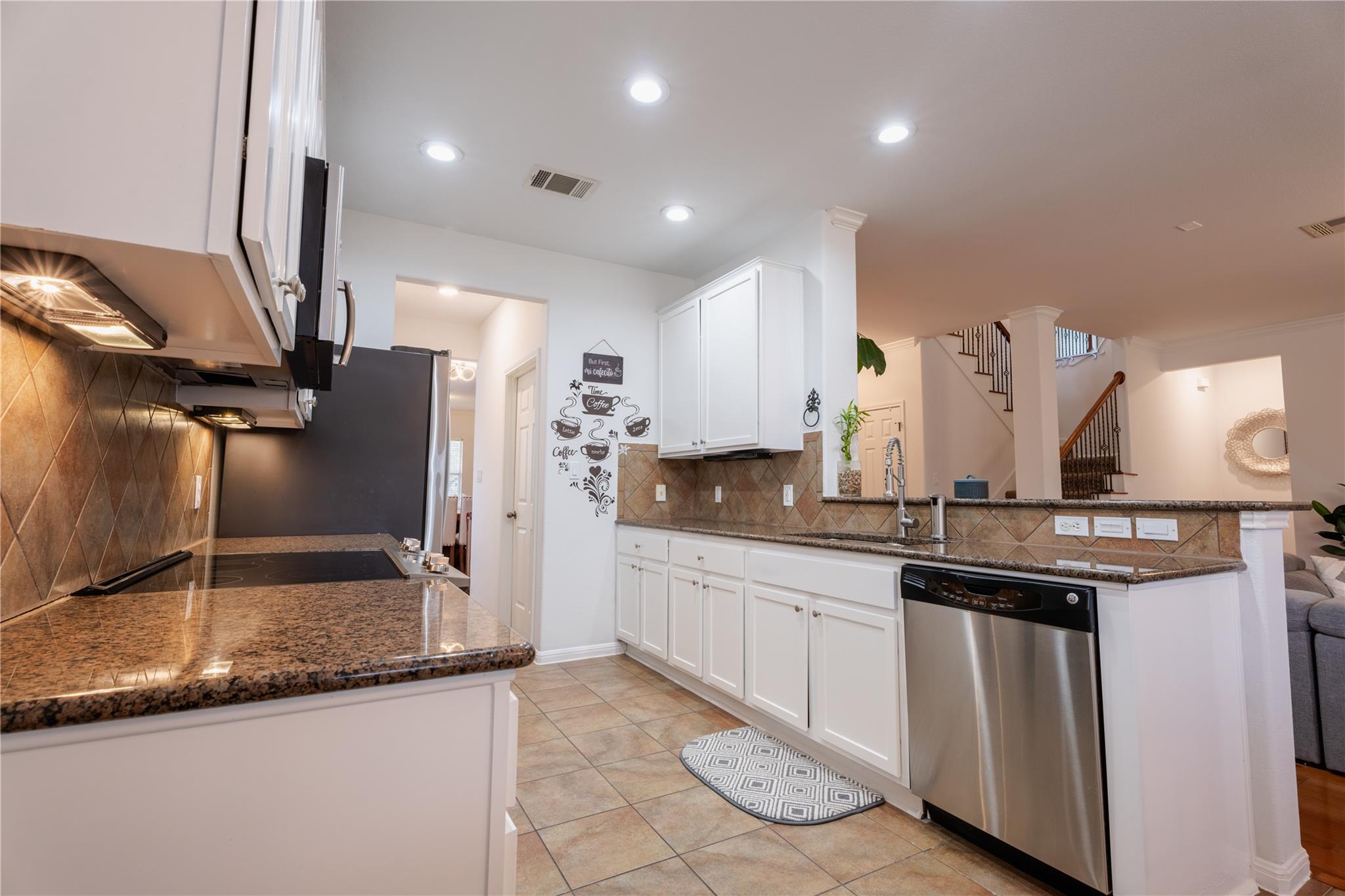 7733 Buckmeadow Dr Property Photo 8