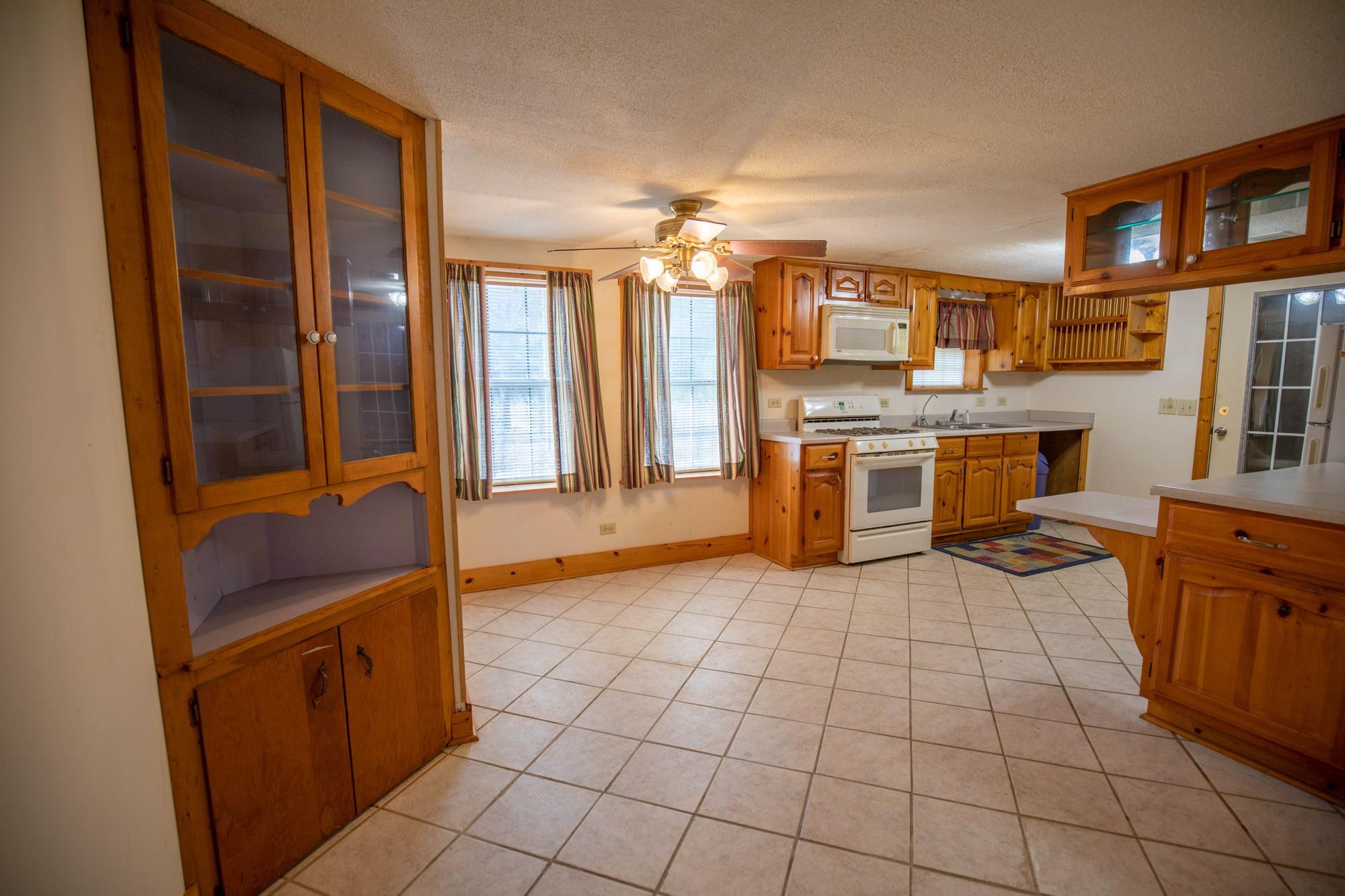 14942 Cedar Valley Rd Property Photo 6