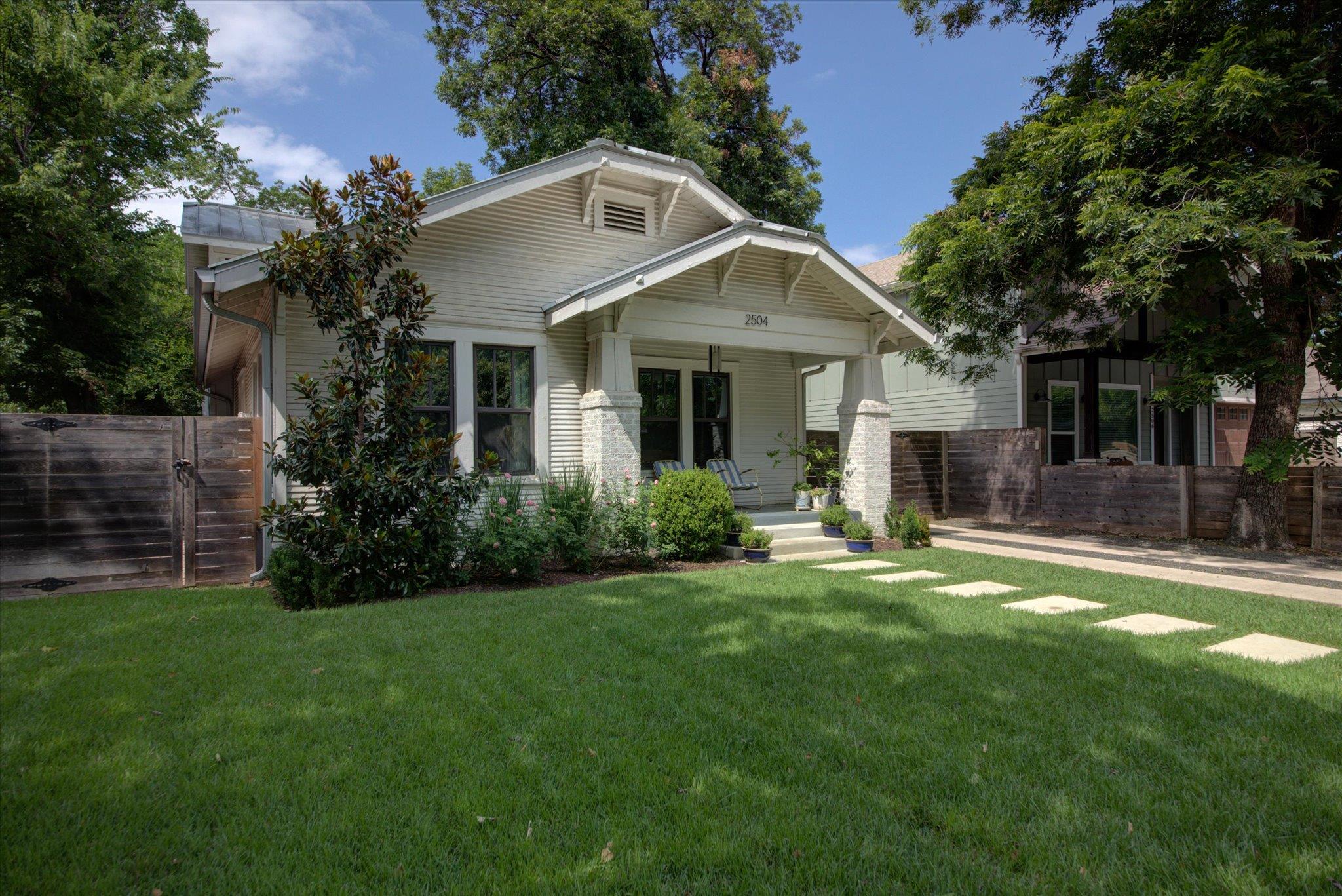 2504 Willow St #a Property Photo 1