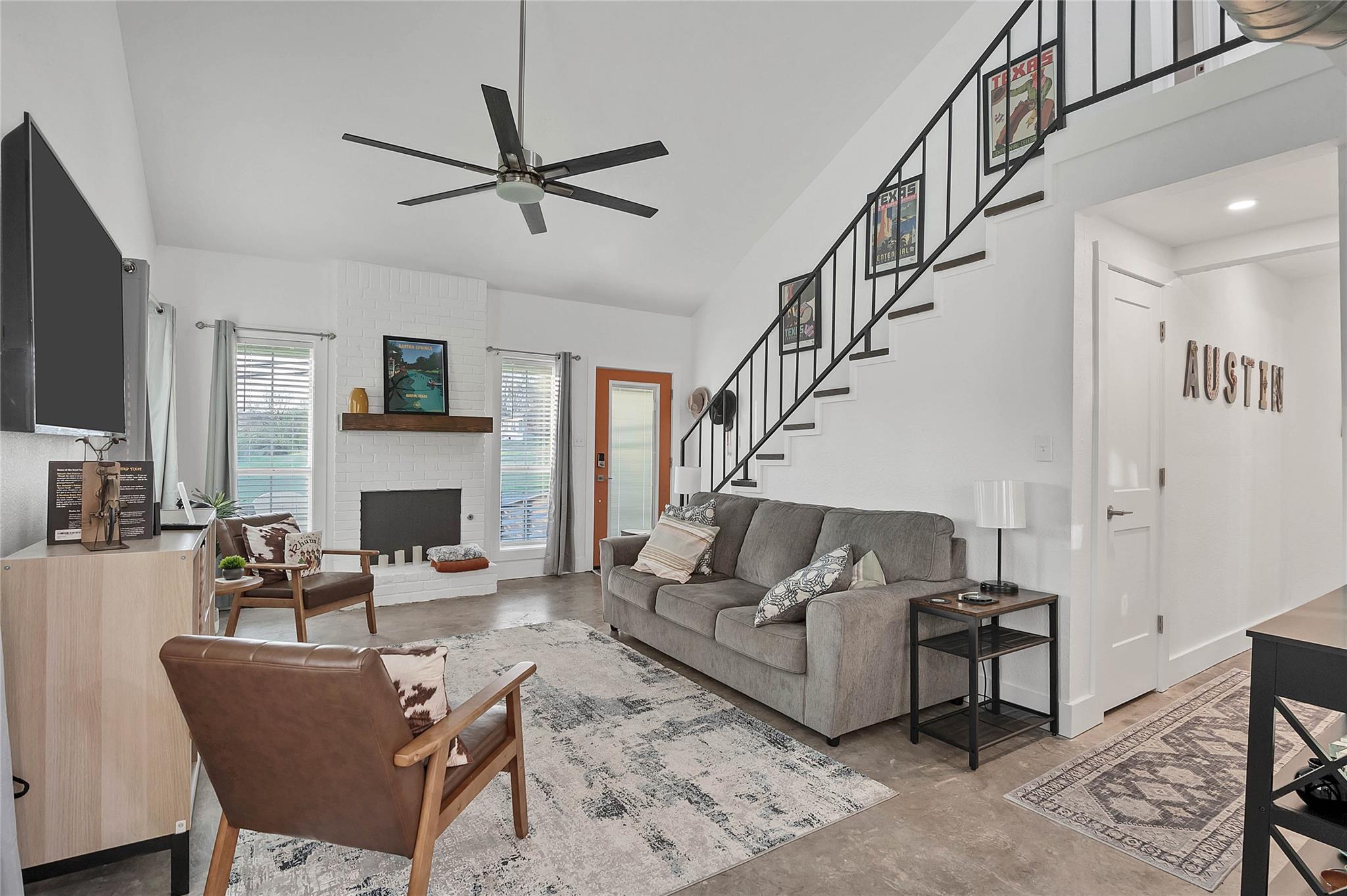 2001 Iroquois Ln Property Photo 4