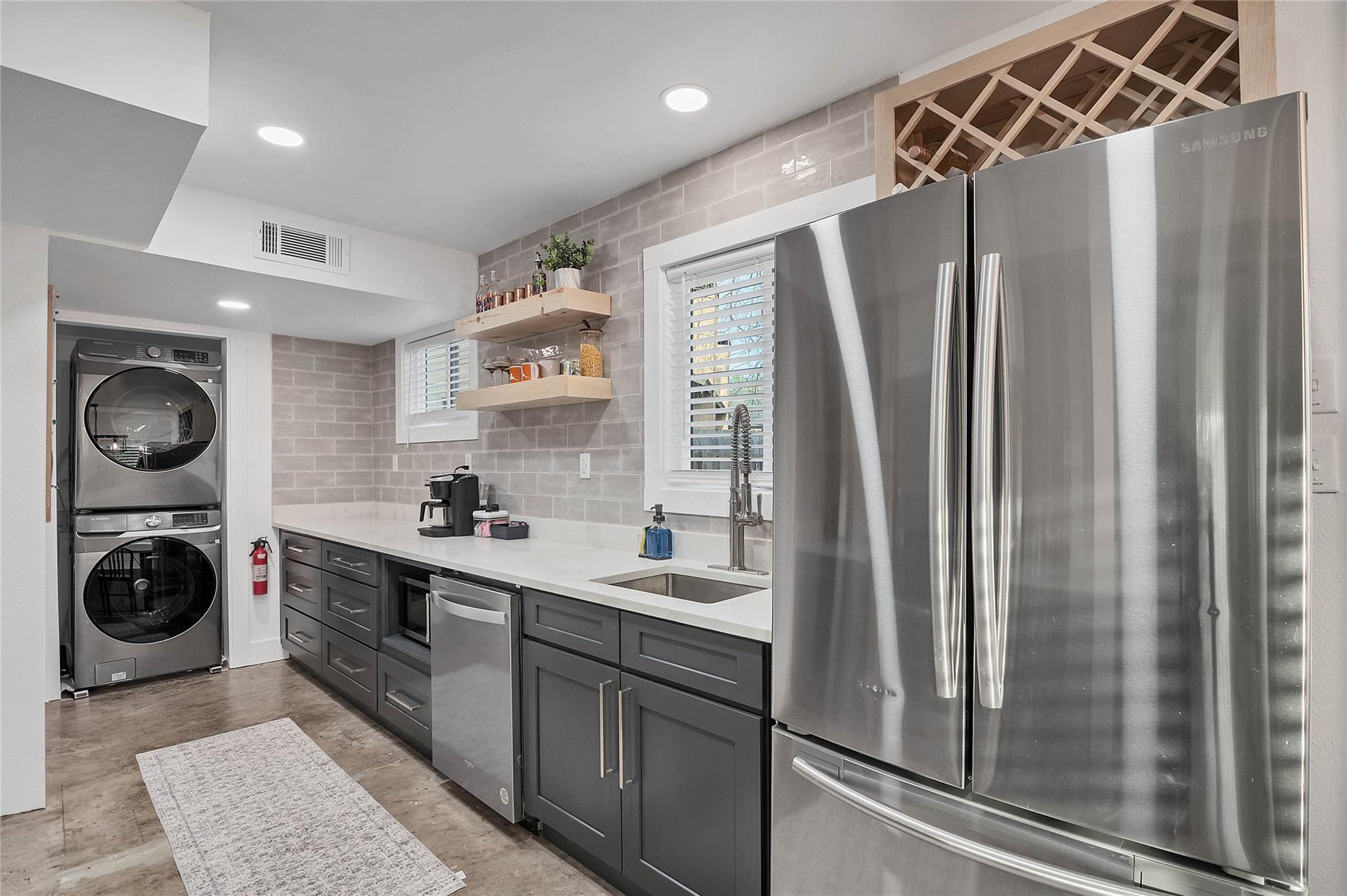 2001 Iroquois Ln Property Photo 5