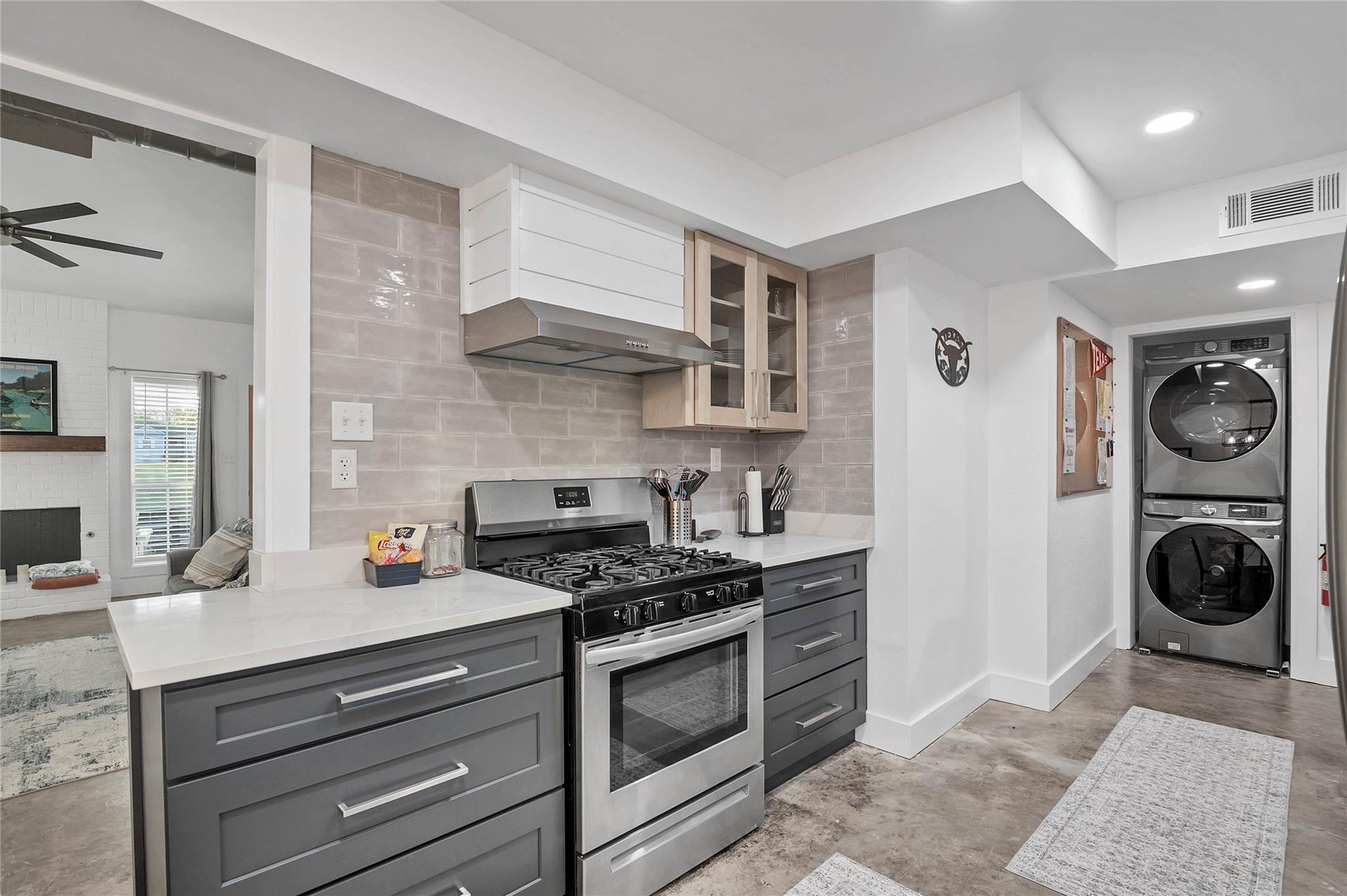 2001 Iroquois Ln Property Photo 6