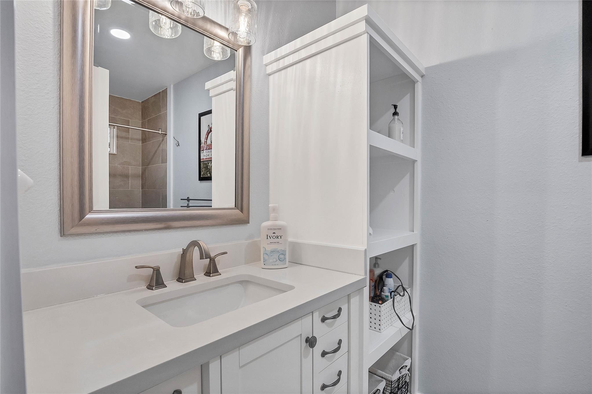 2001 Iroquois Ln Property Photo 14