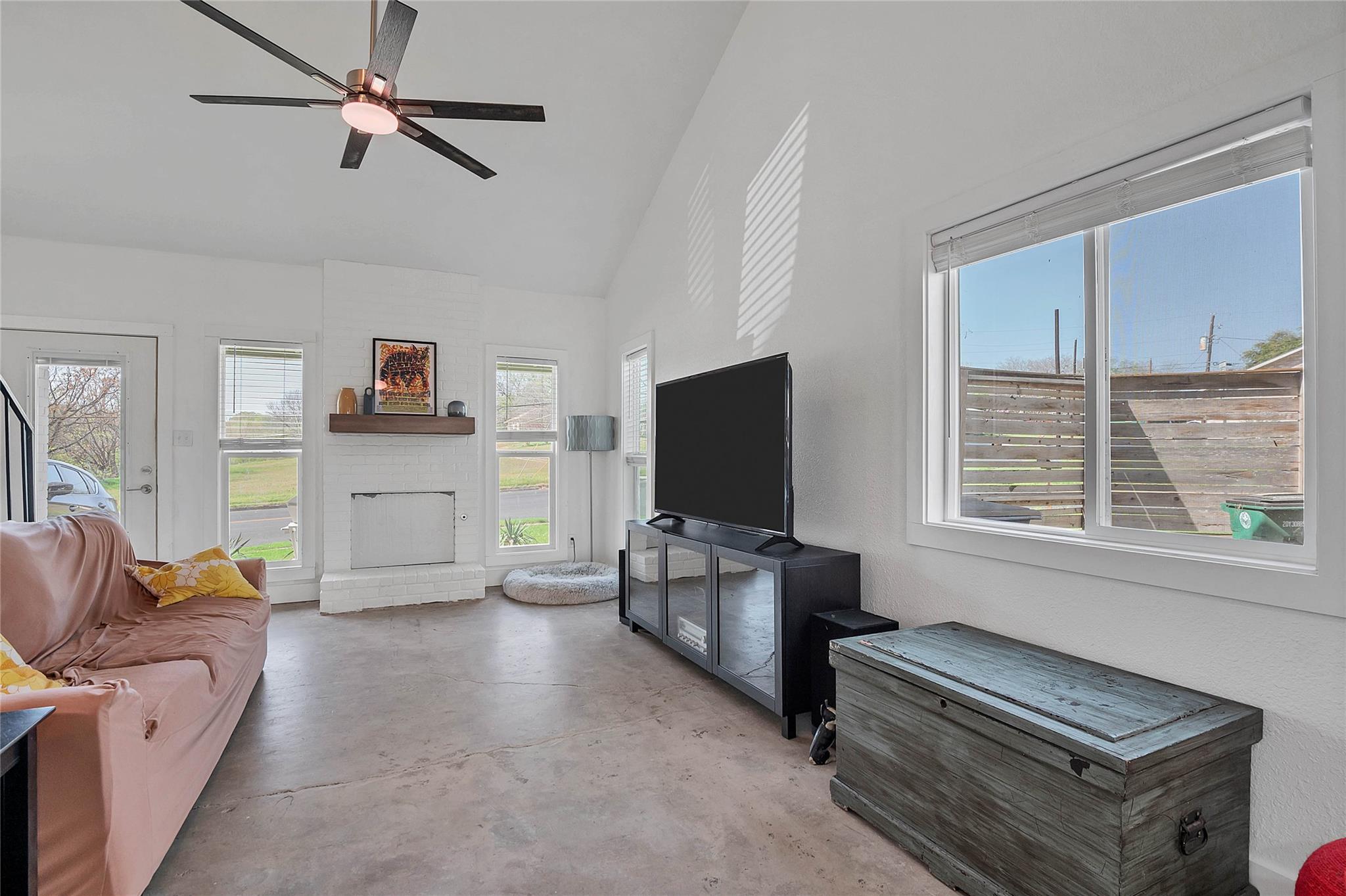 2001 Iroquois Ln Property Photo 23