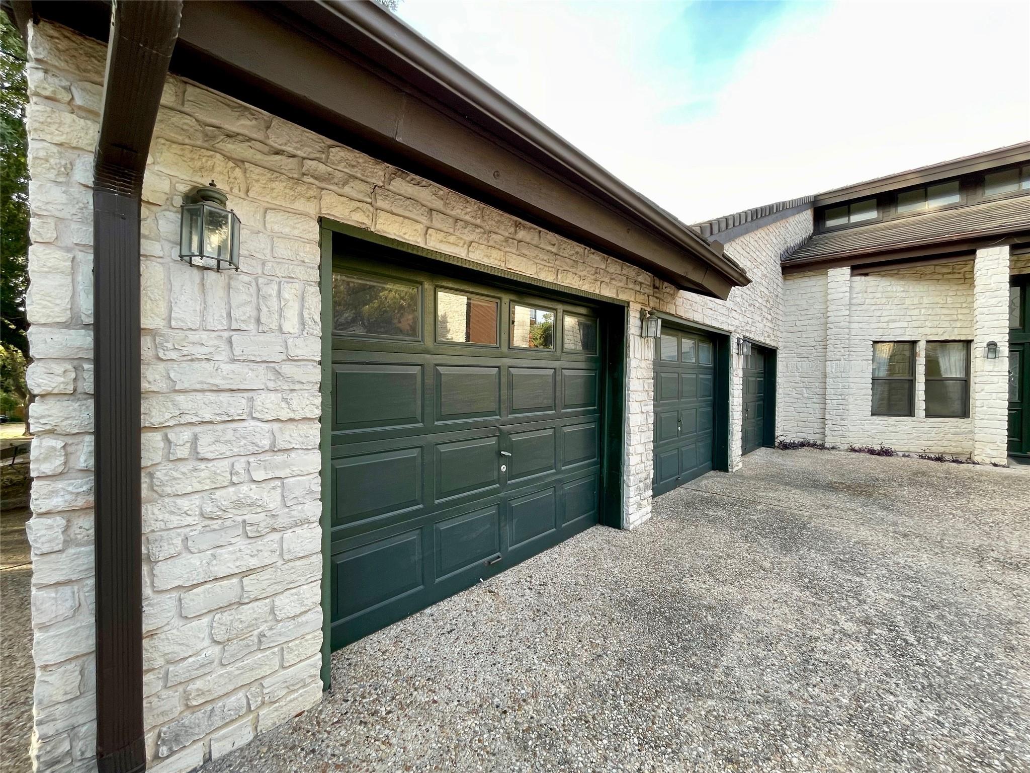 4324 Far West Blvd Property Photo 6