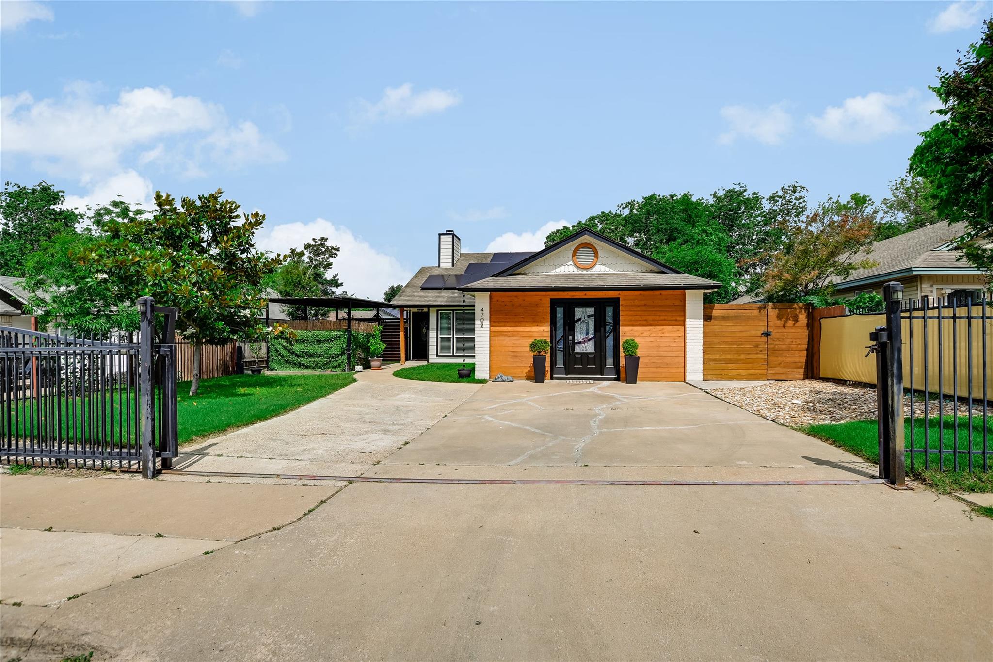 4702 Crest Oak Rd Property Photo 1
