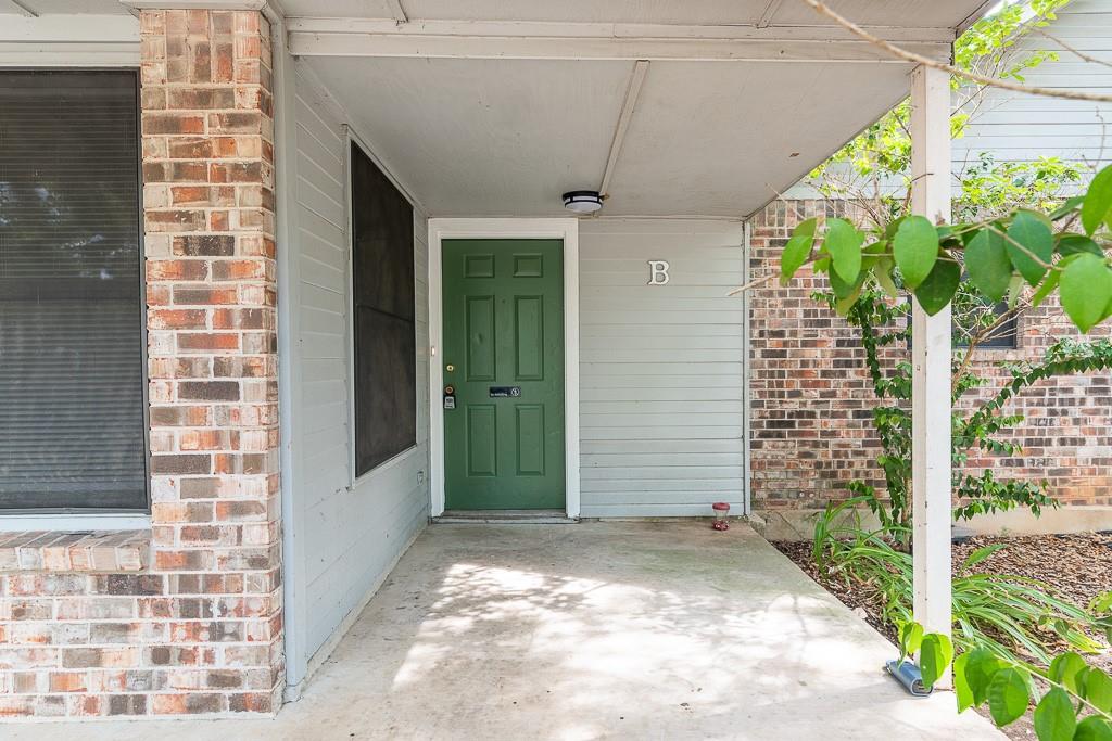2906 Jadewood Ct #b Property Photo 2