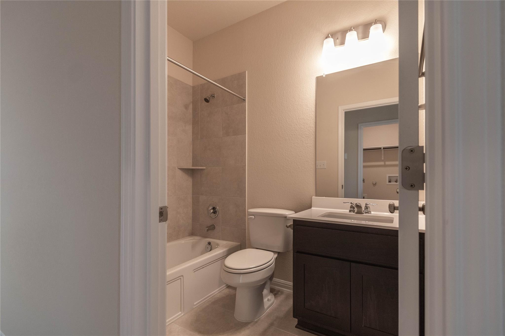 1660 Coral Sunrise Trl Property Photo 23