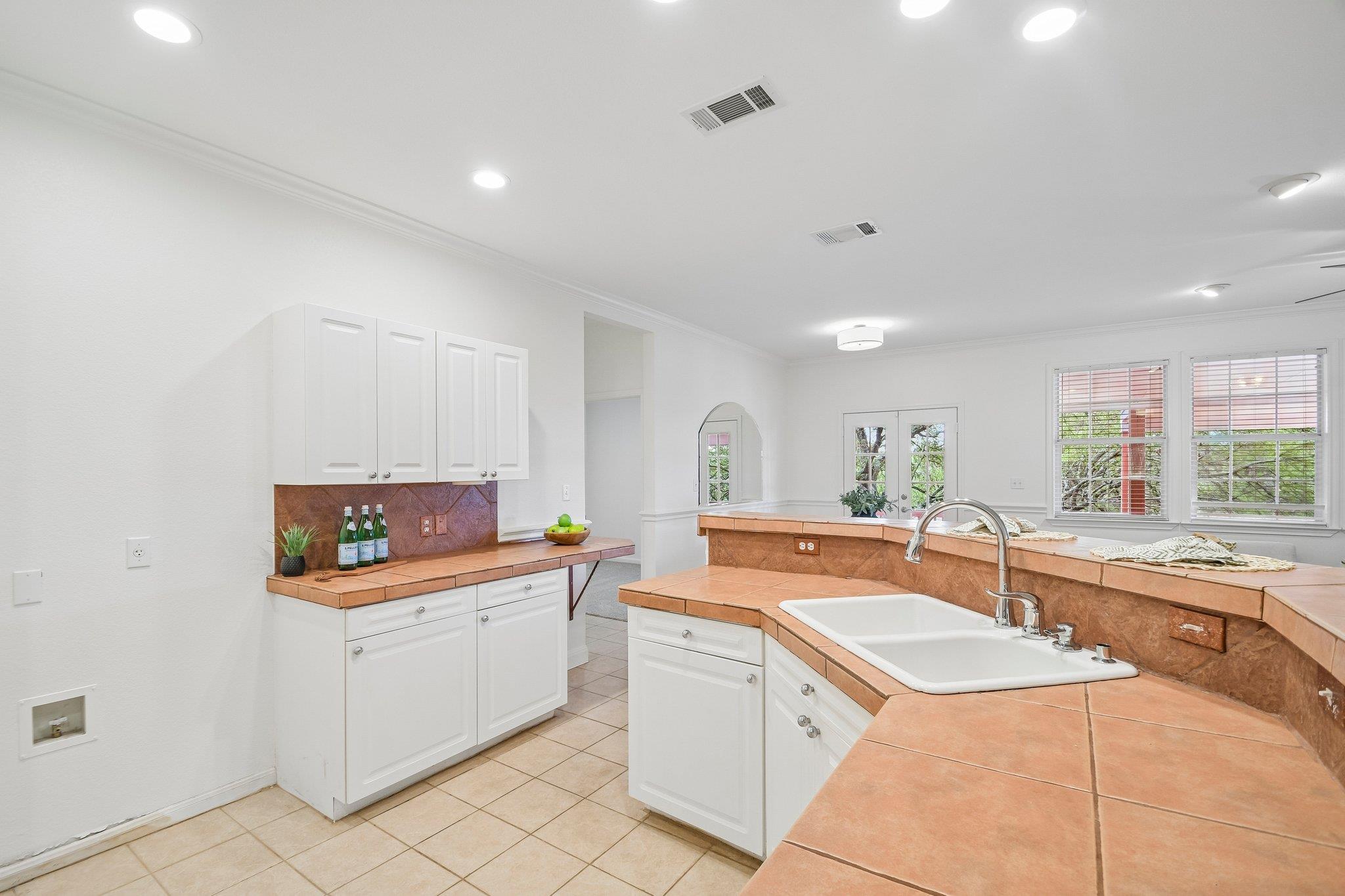20609 Bridal Path Rd Property Photo 14