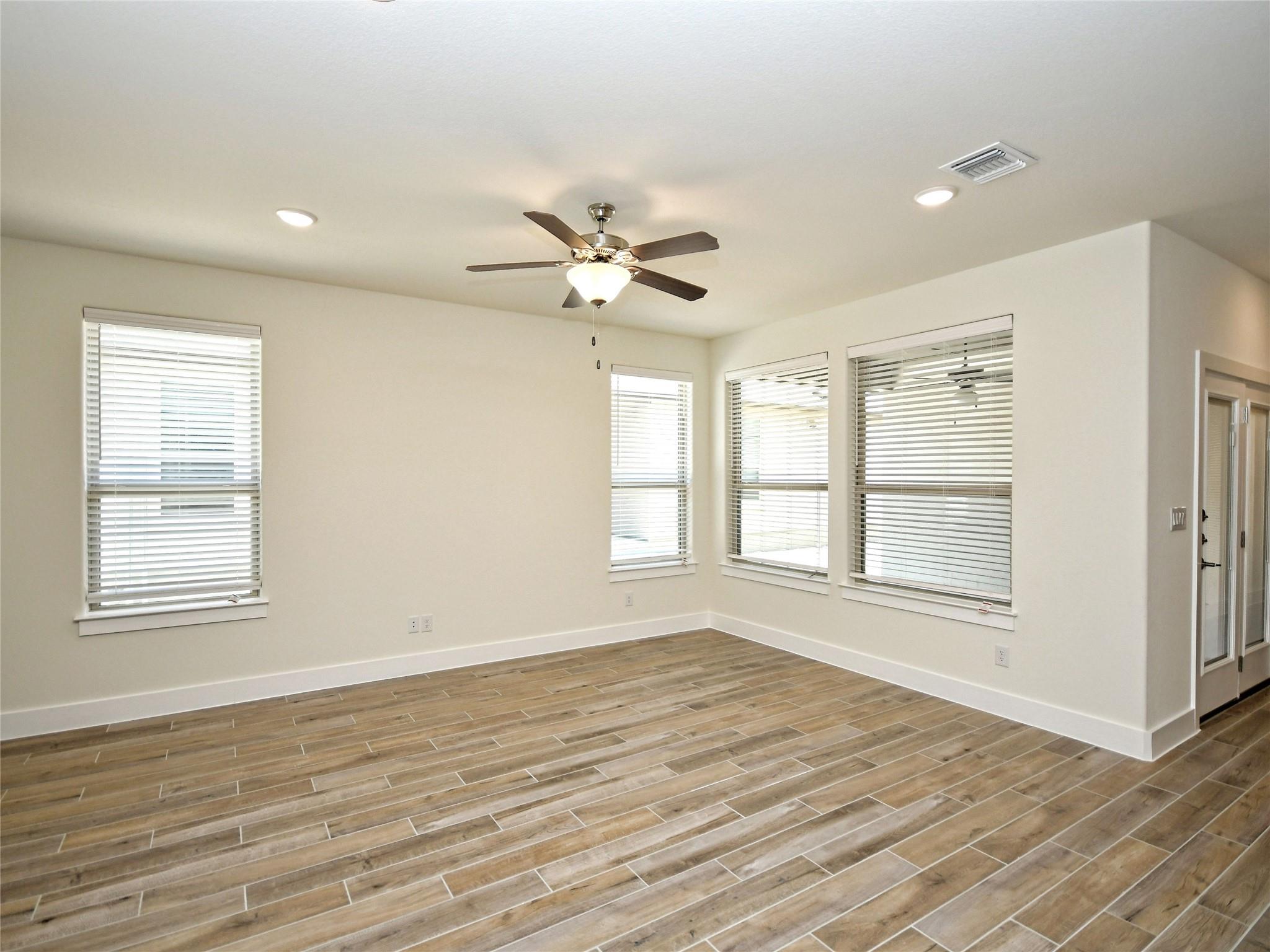 408 Parkline Dr Property Photo 5