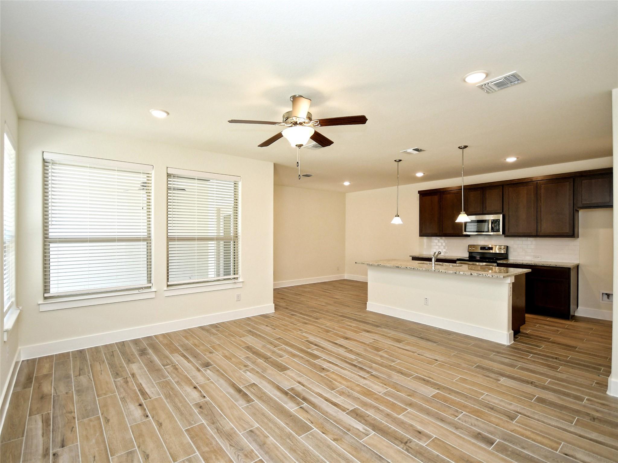 408 Parkline Dr Property Photo 7