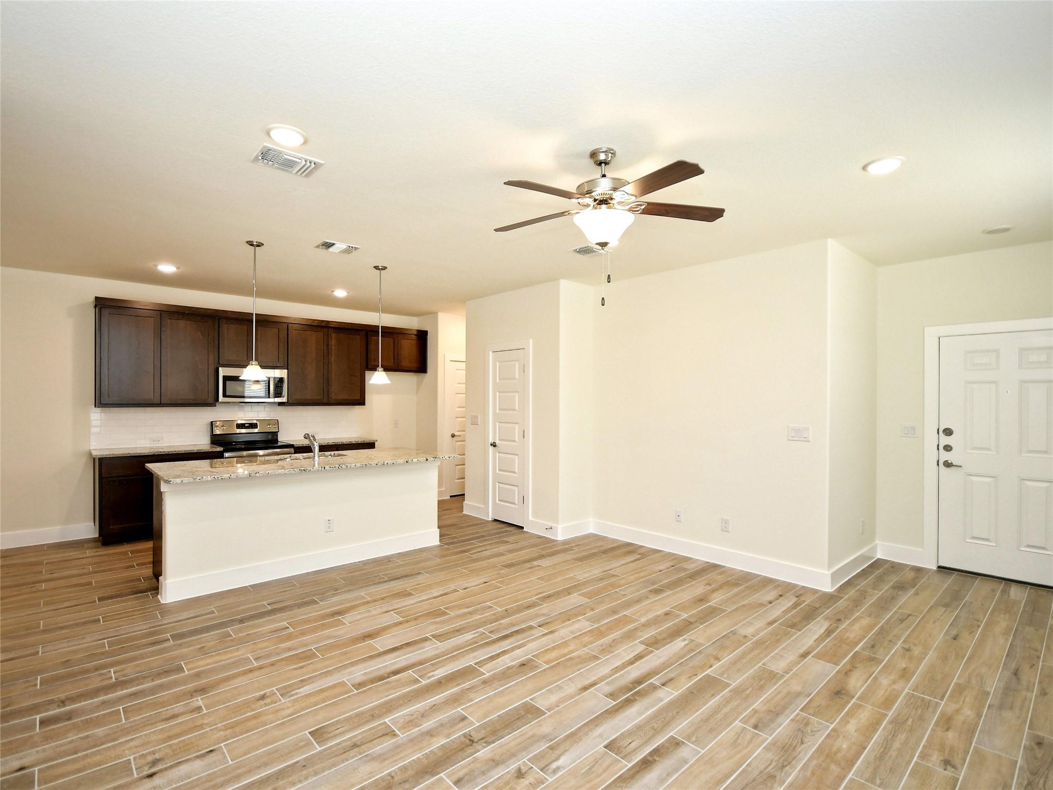 408 Parkline Dr Property Photo 8