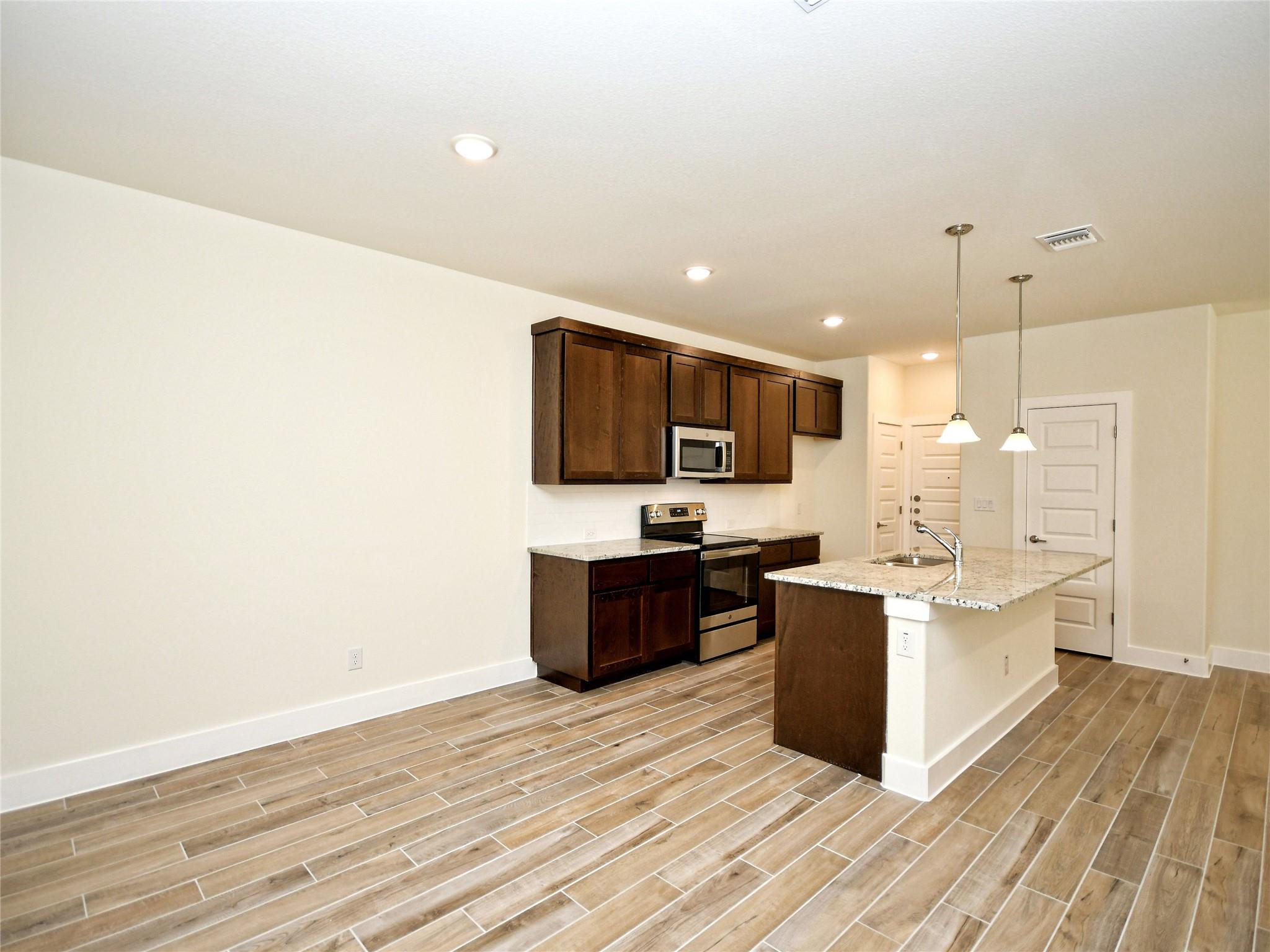 408 Parkline Dr Property Photo 10
