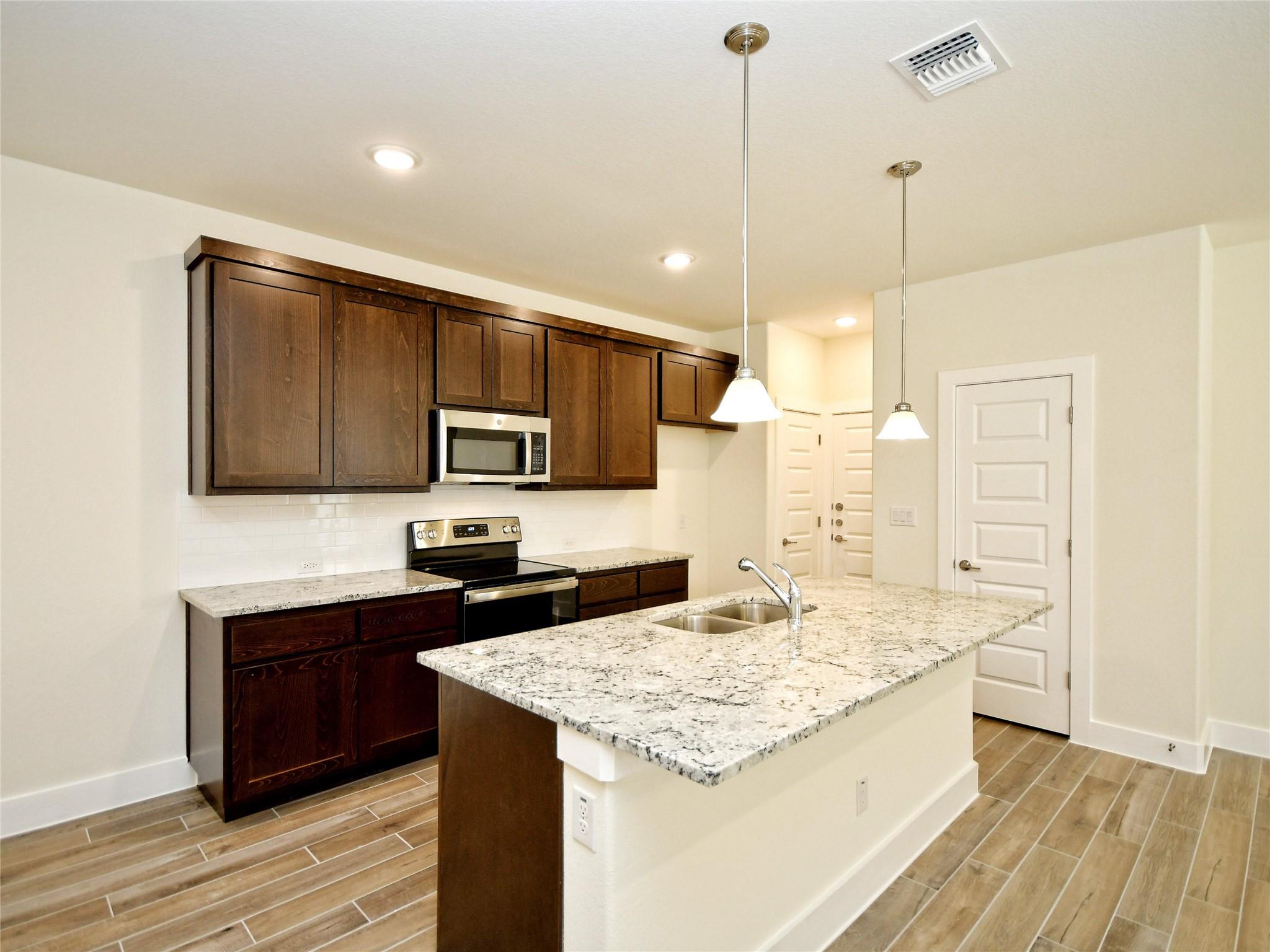 408 Parkline Dr Property Photo 11