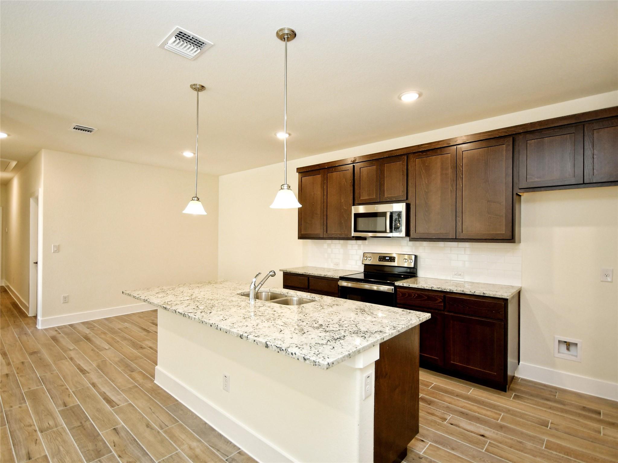 408 Parkline Dr Property Photo 12