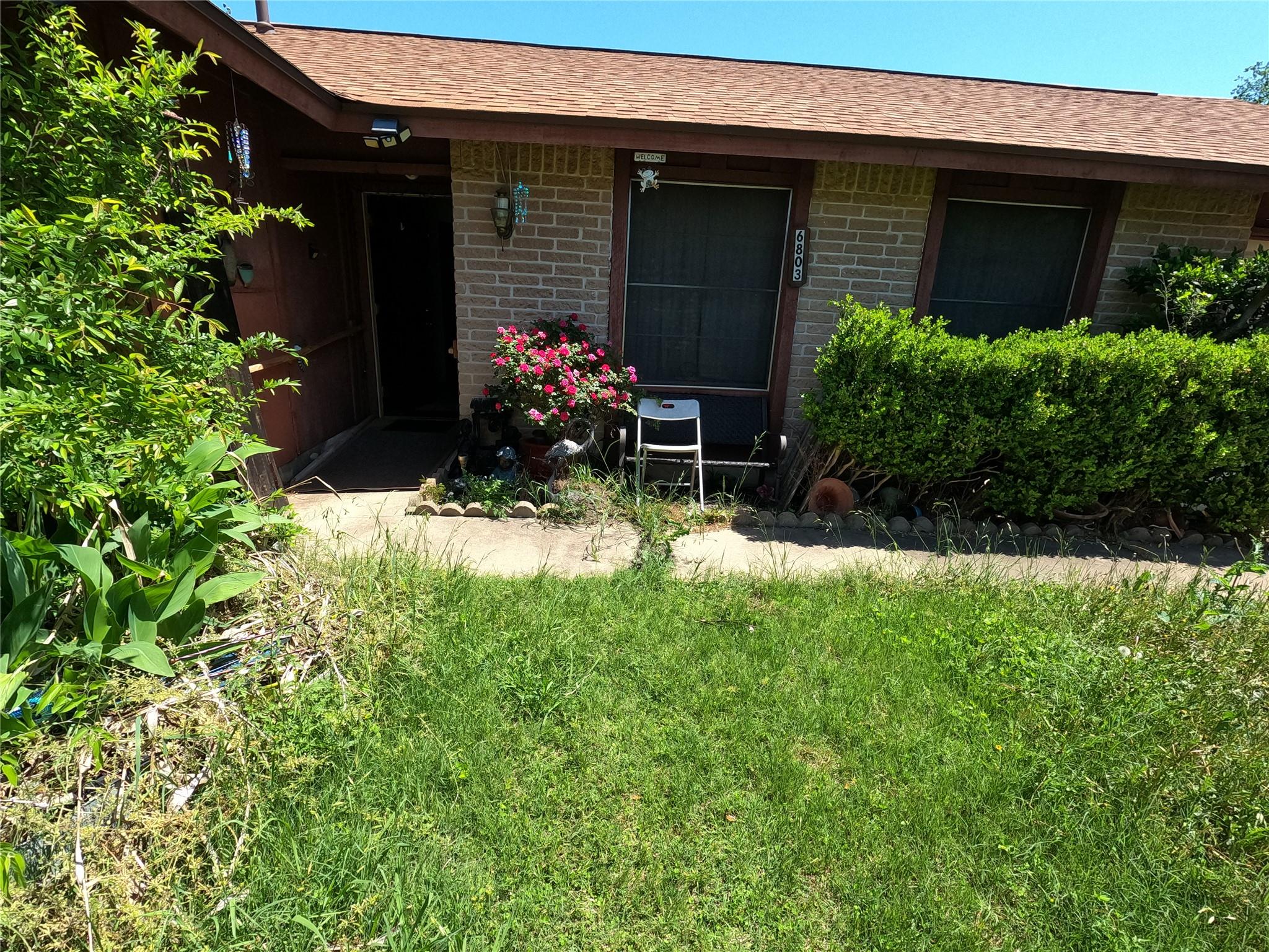 6803 Hillcroft Dr Property Photo 2