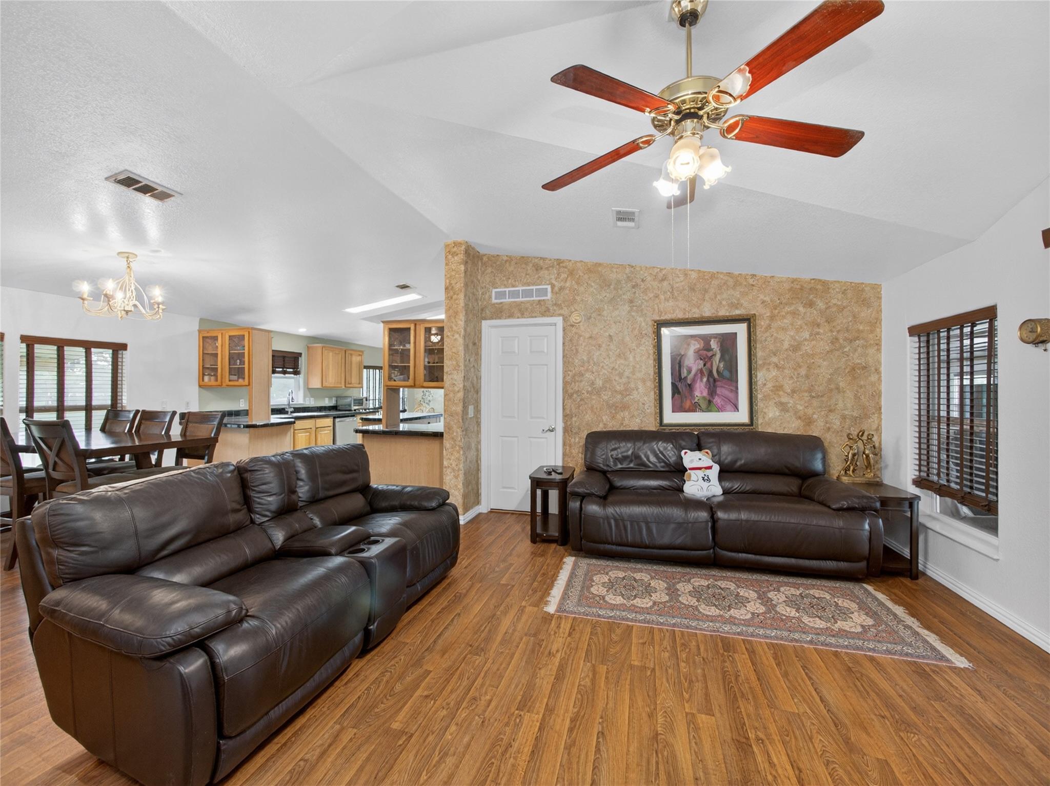 279 Highline Dr Property Photo 4