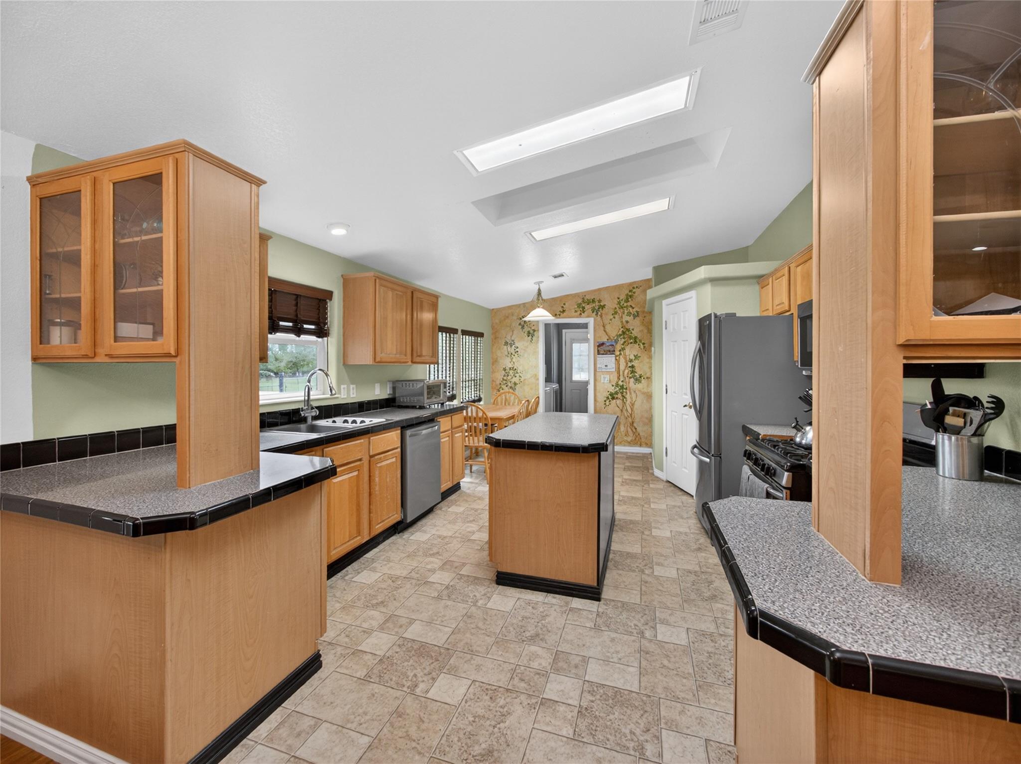 279 Highline Dr Property Photo 6