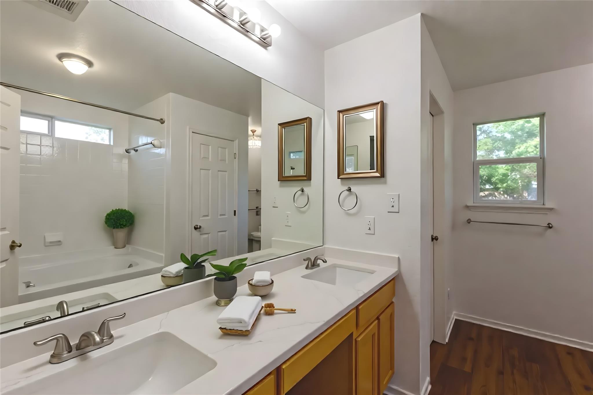2571a Georgian Dr Property Photo 5