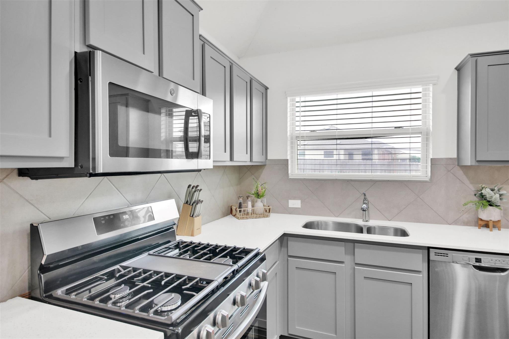 15409 Summer Ray Dr Property Photo 16