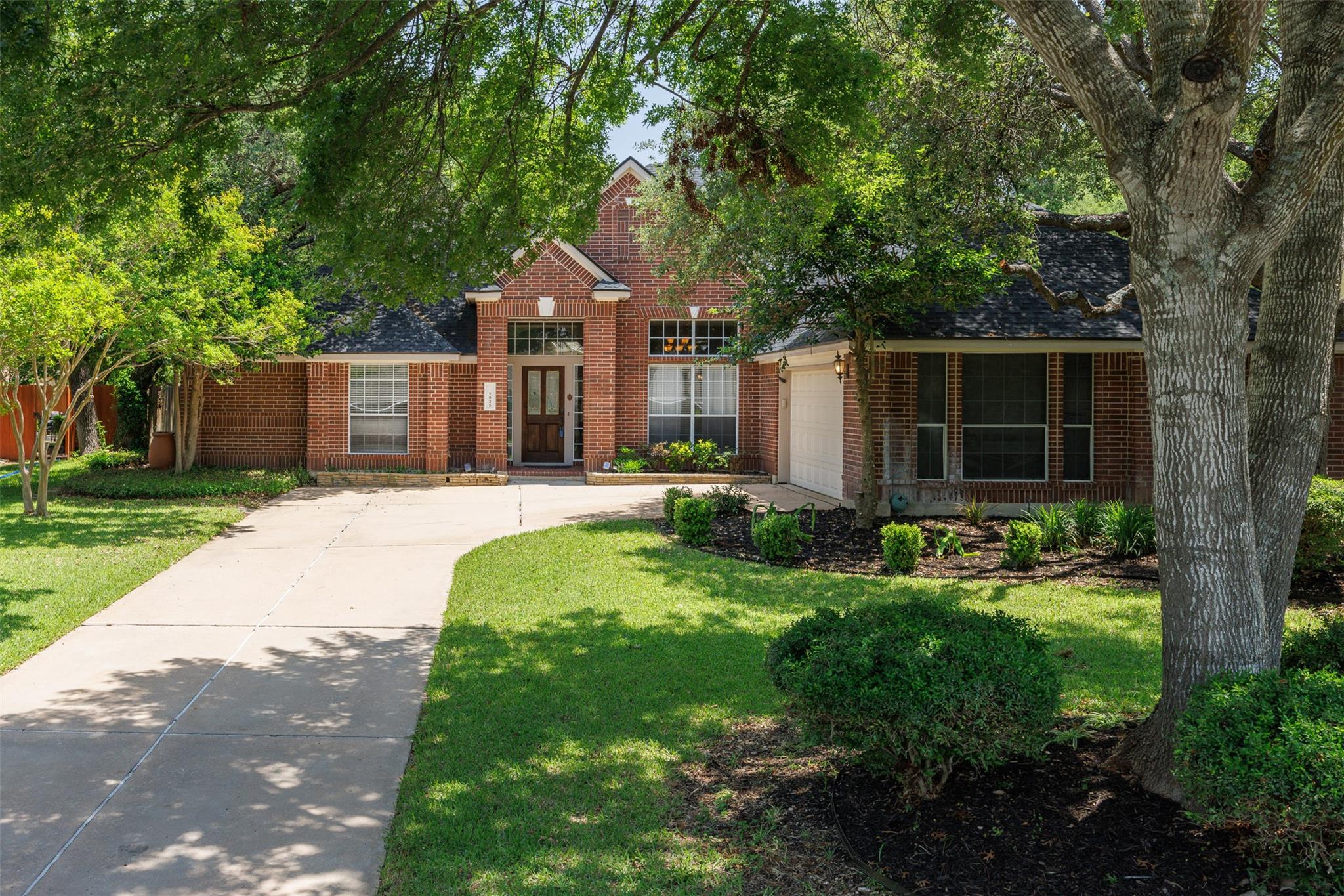 2025 Saint Andrews Dr Property Photo 1