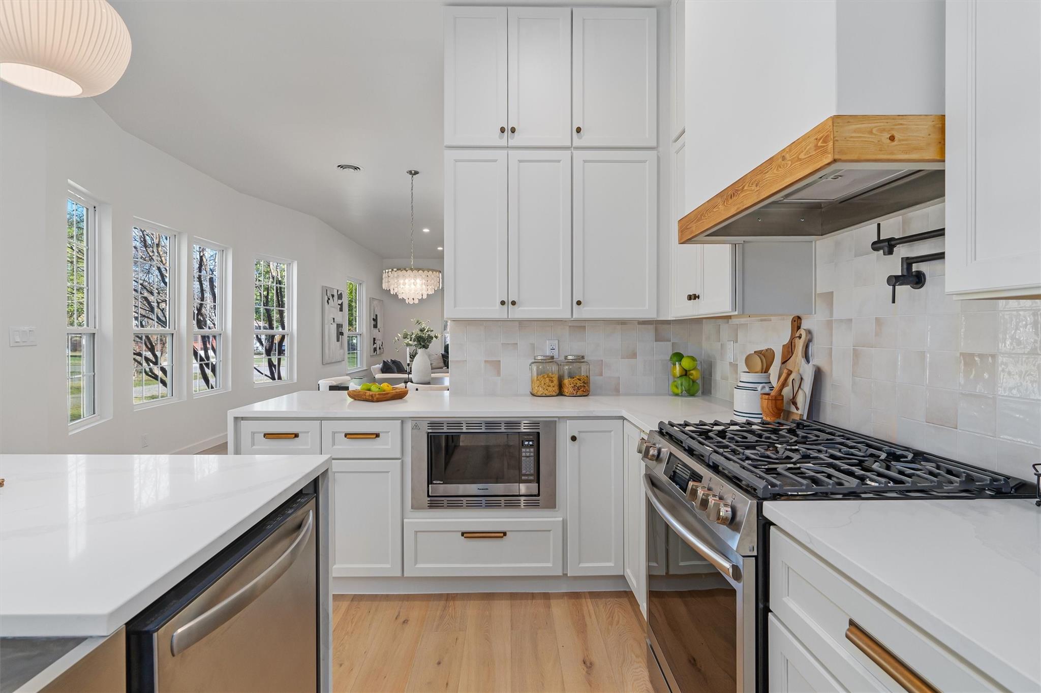 1207 Lexington St Property Photo 4