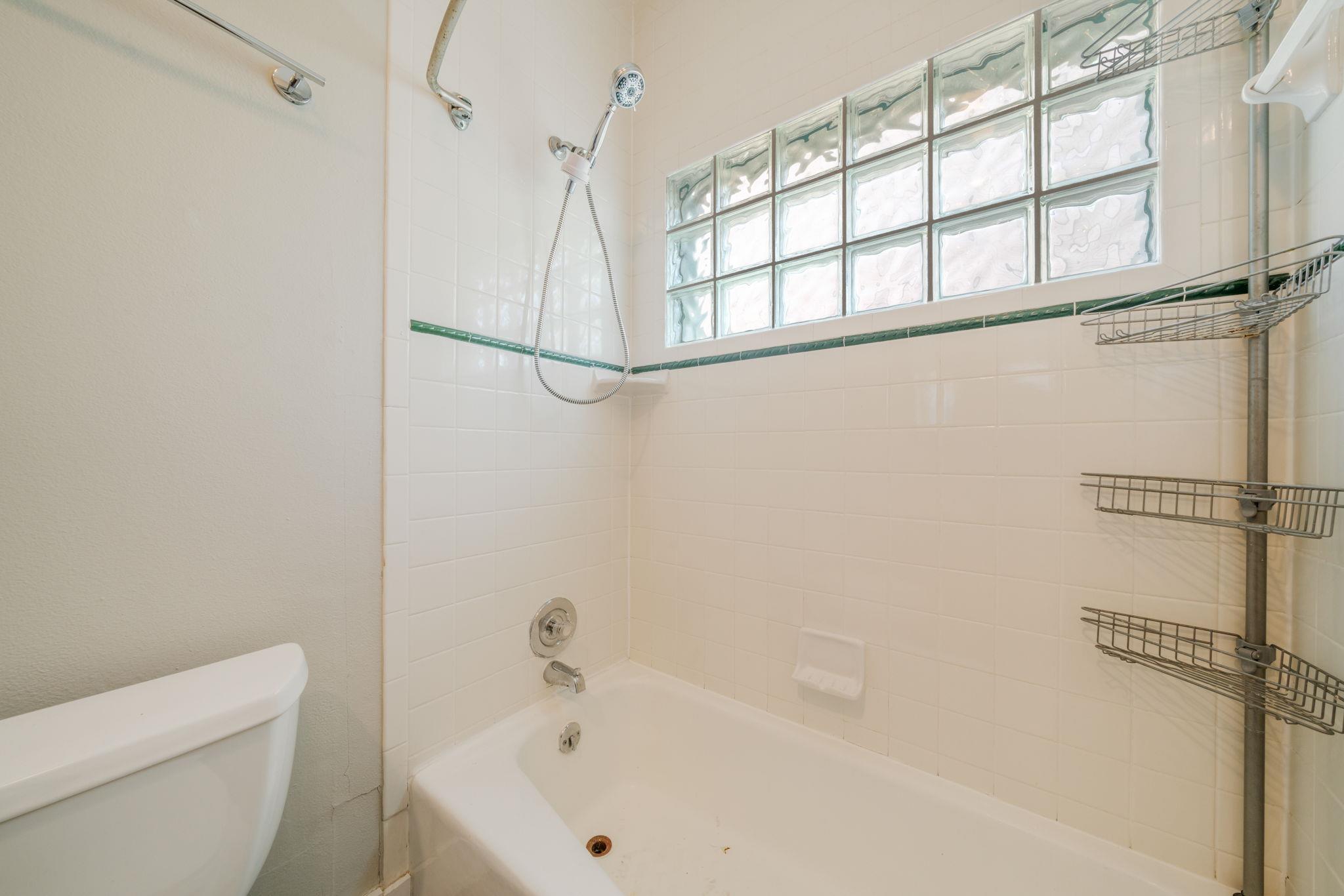 2300 Leon St #101 Property Photo 29