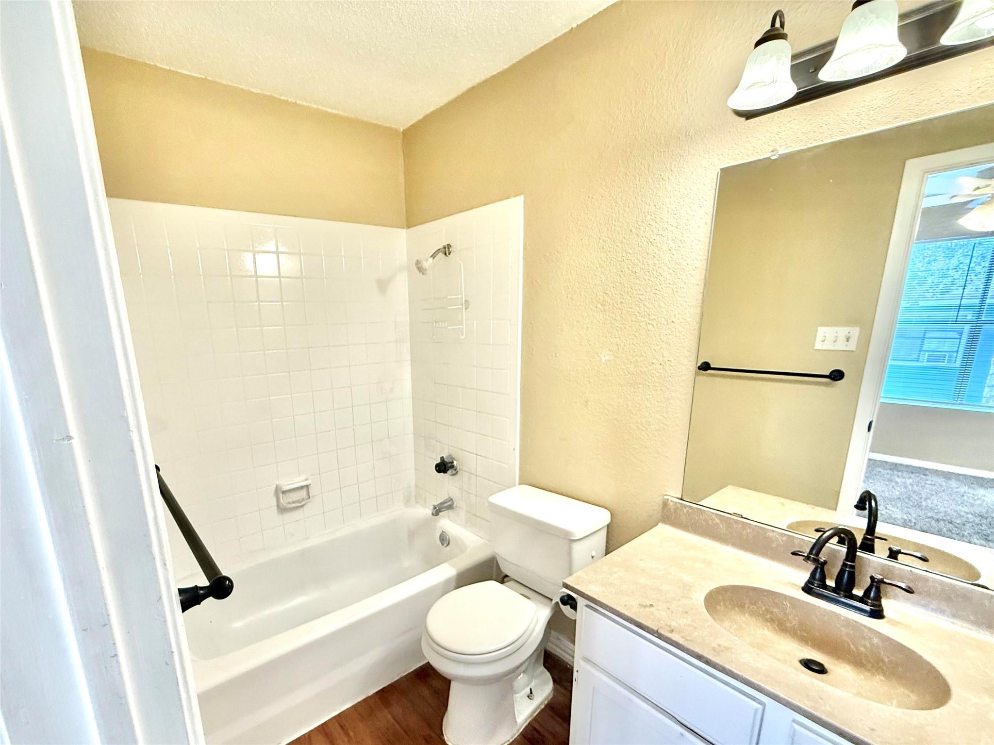 8811 Schick Rd #b Property Photo 8