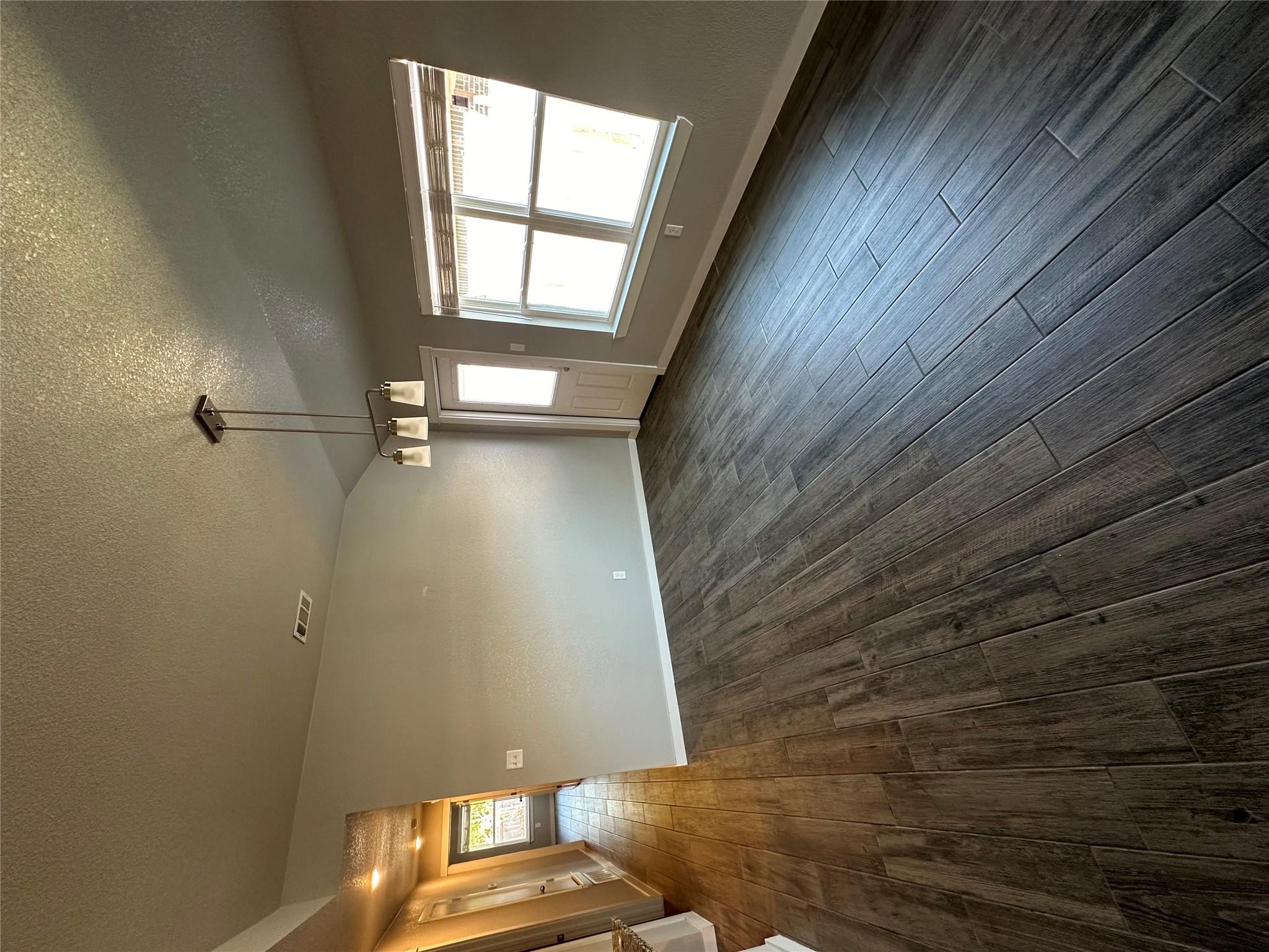 3102 Stonewall Dr #b Property Photo 3
