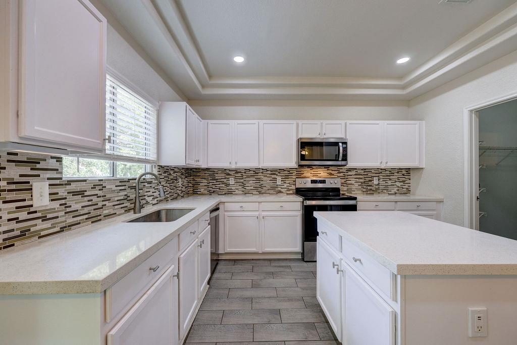 16608 Shipshaw River Dr Property Photo 9