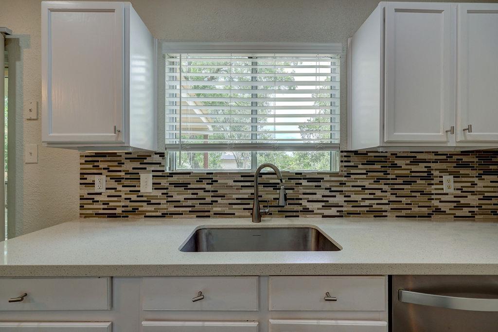 16608 Shipshaw River Dr Property Photo 12
