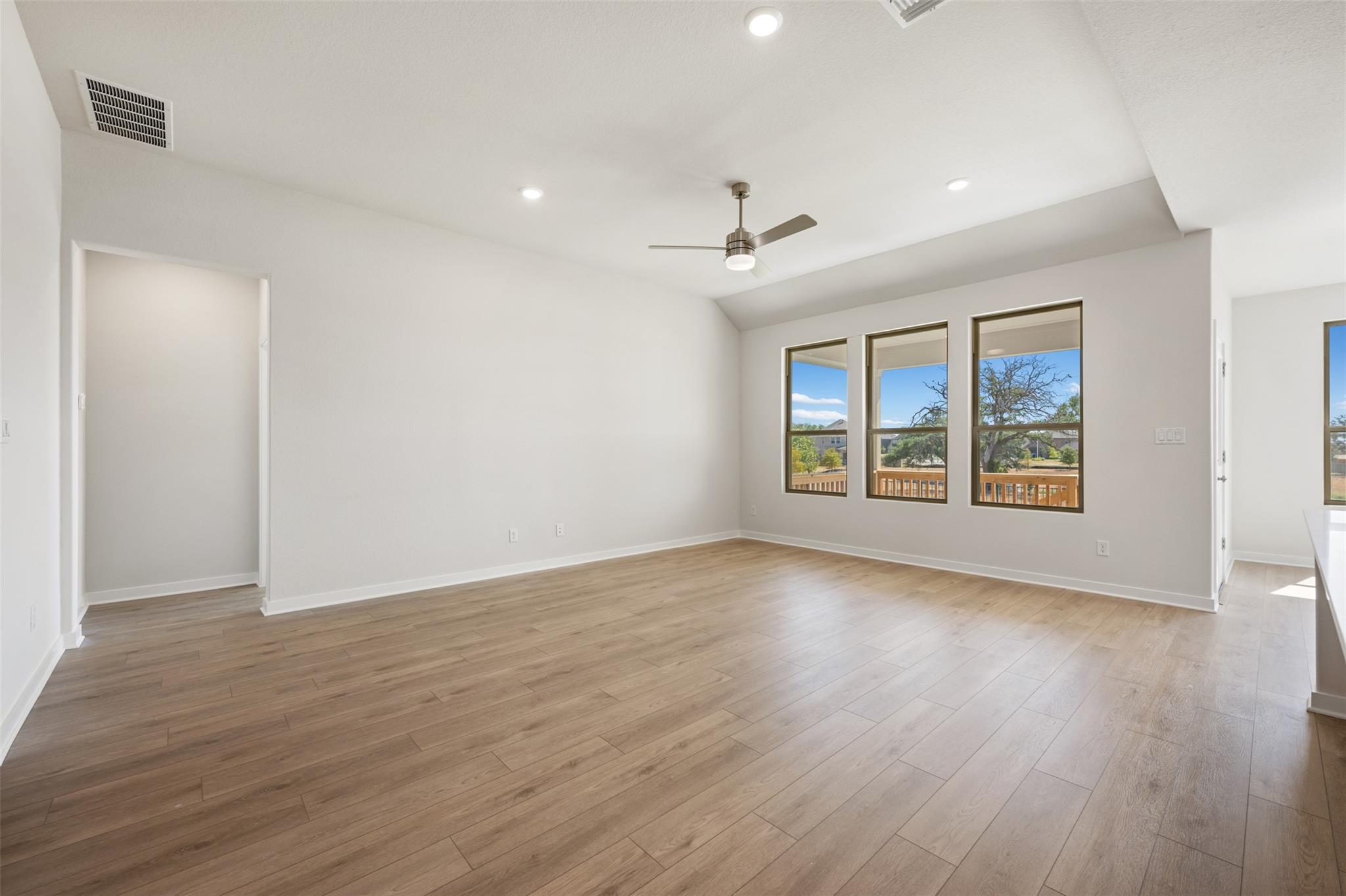 509 Redding Way Property Photo 13