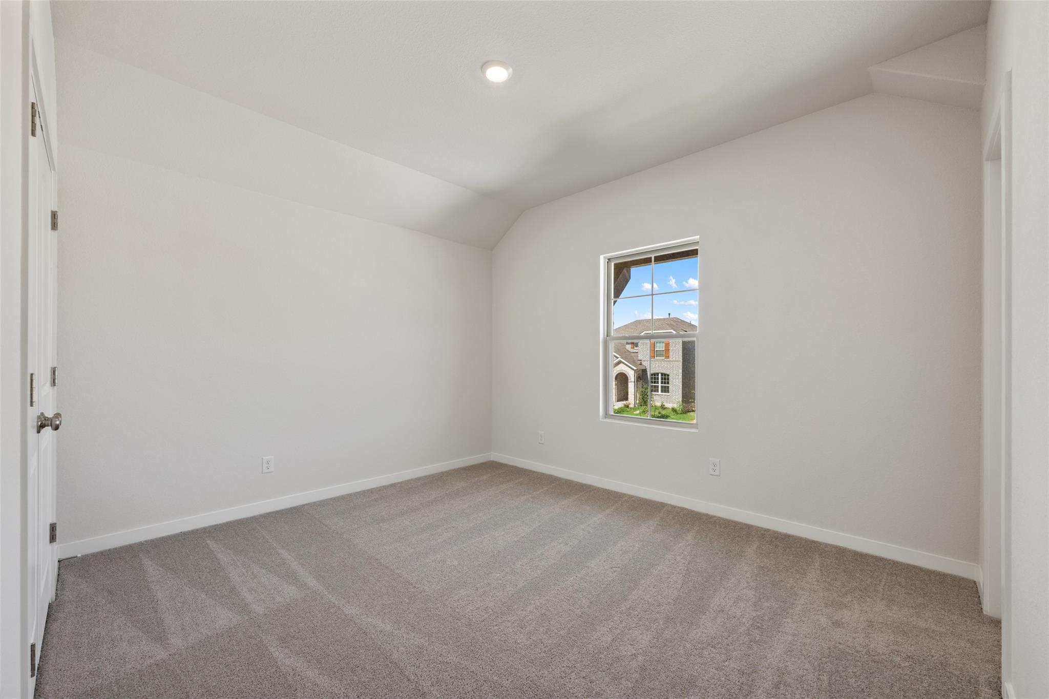 509 Redding Way Property Photo 29