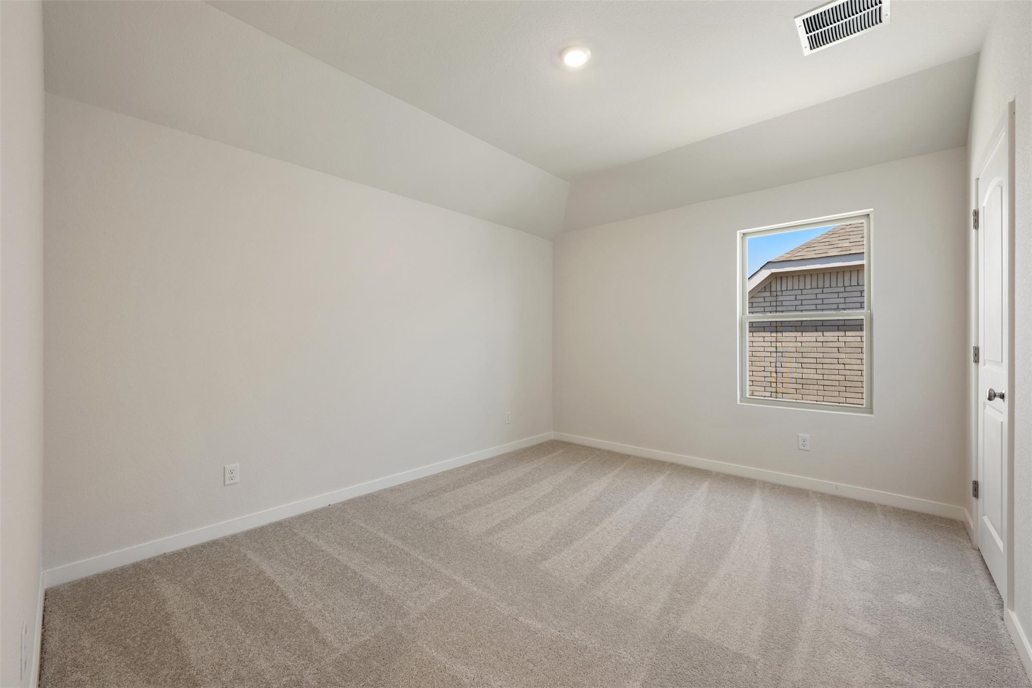 509 Redding Way Property Photo 32