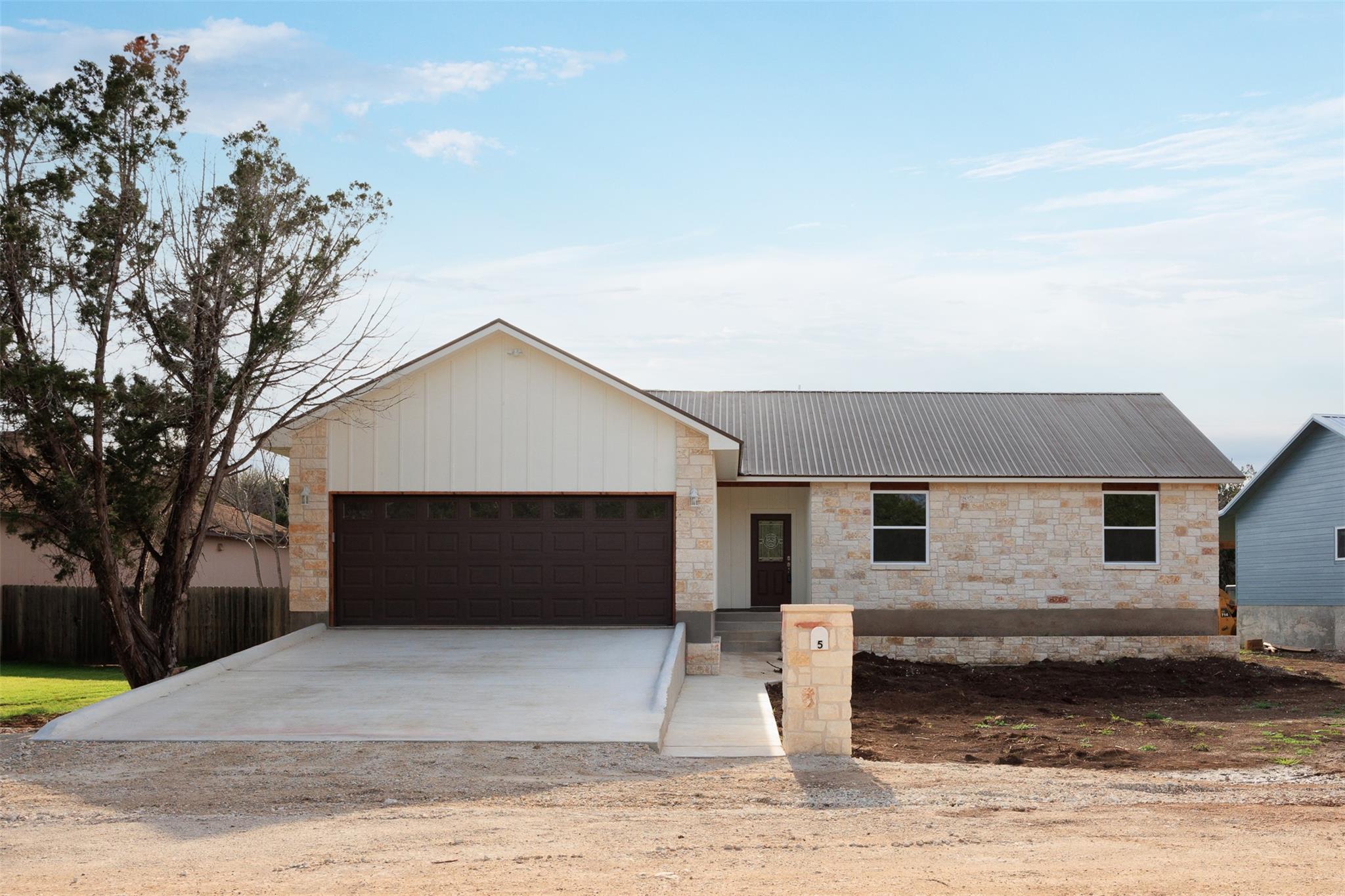 5 Quiet Meadow Cir Property Photo 1