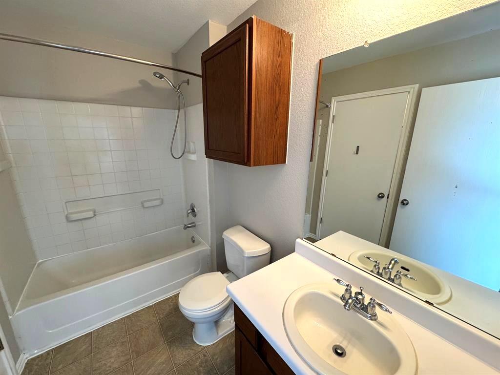 6733 Plains Crest Dr Property Photo 8